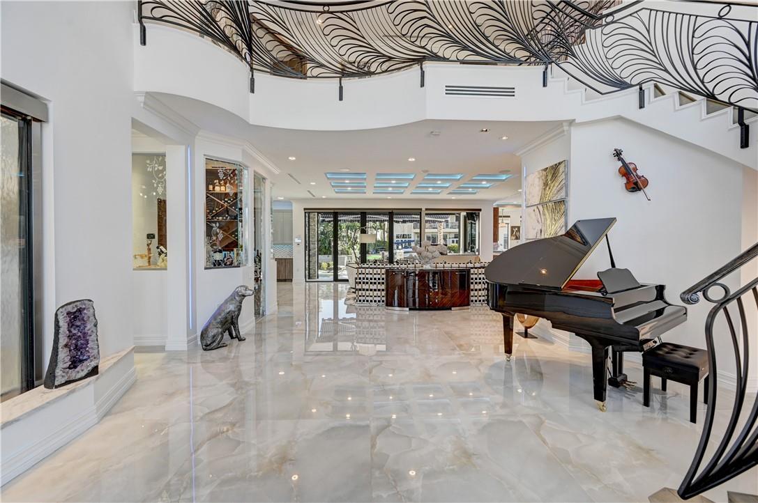 BLUE INLET LT 9 BLK 5 - Residential