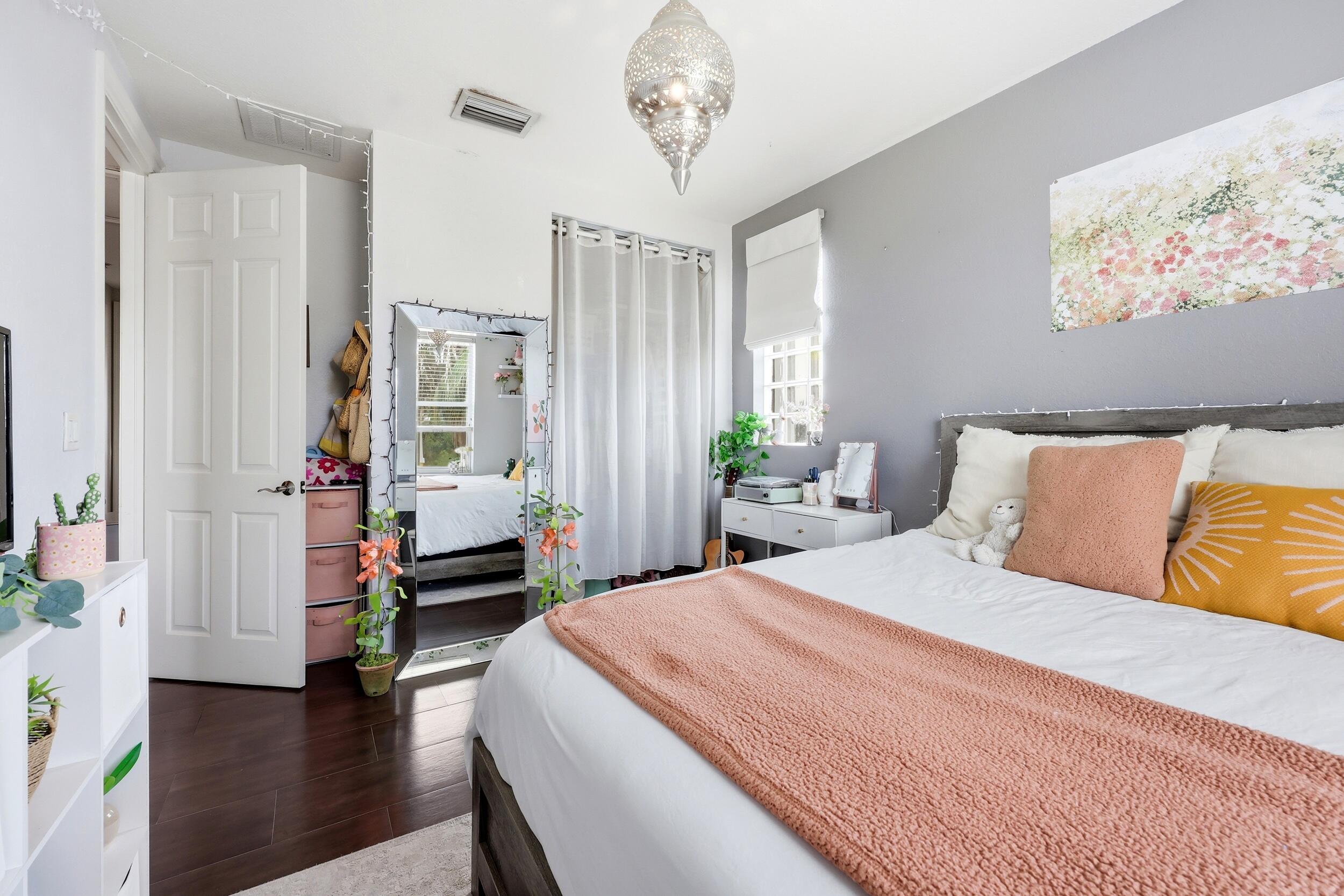 CITYSIDE CONDO - Residential