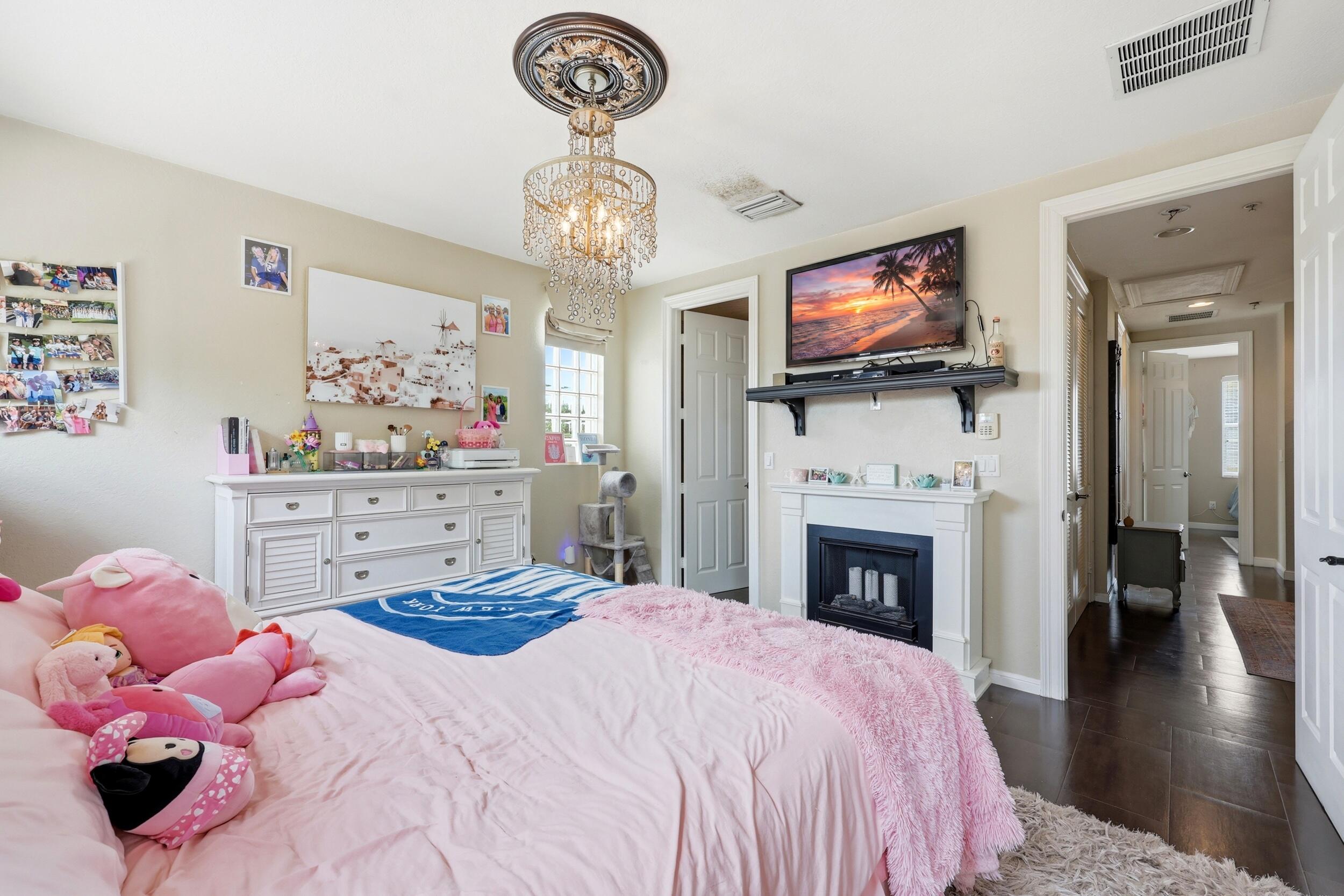 CITYSIDE CONDO - Residential