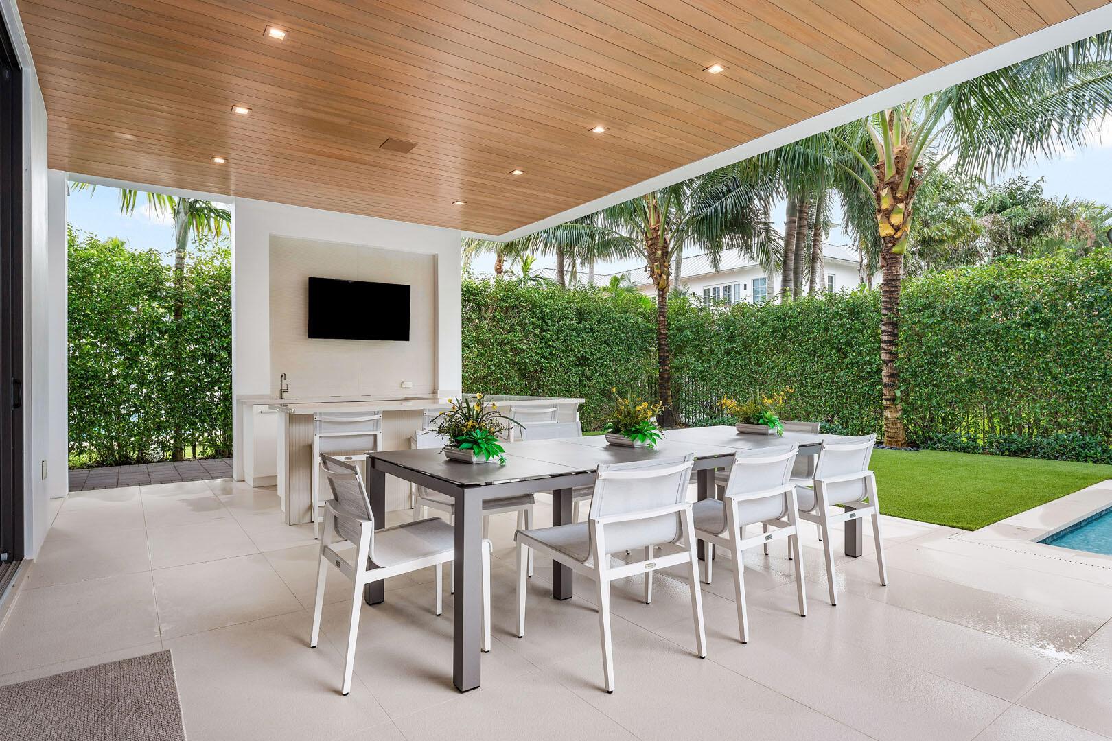 ROYAL PALM YACHT & COUNTRY CLUB - Residential
