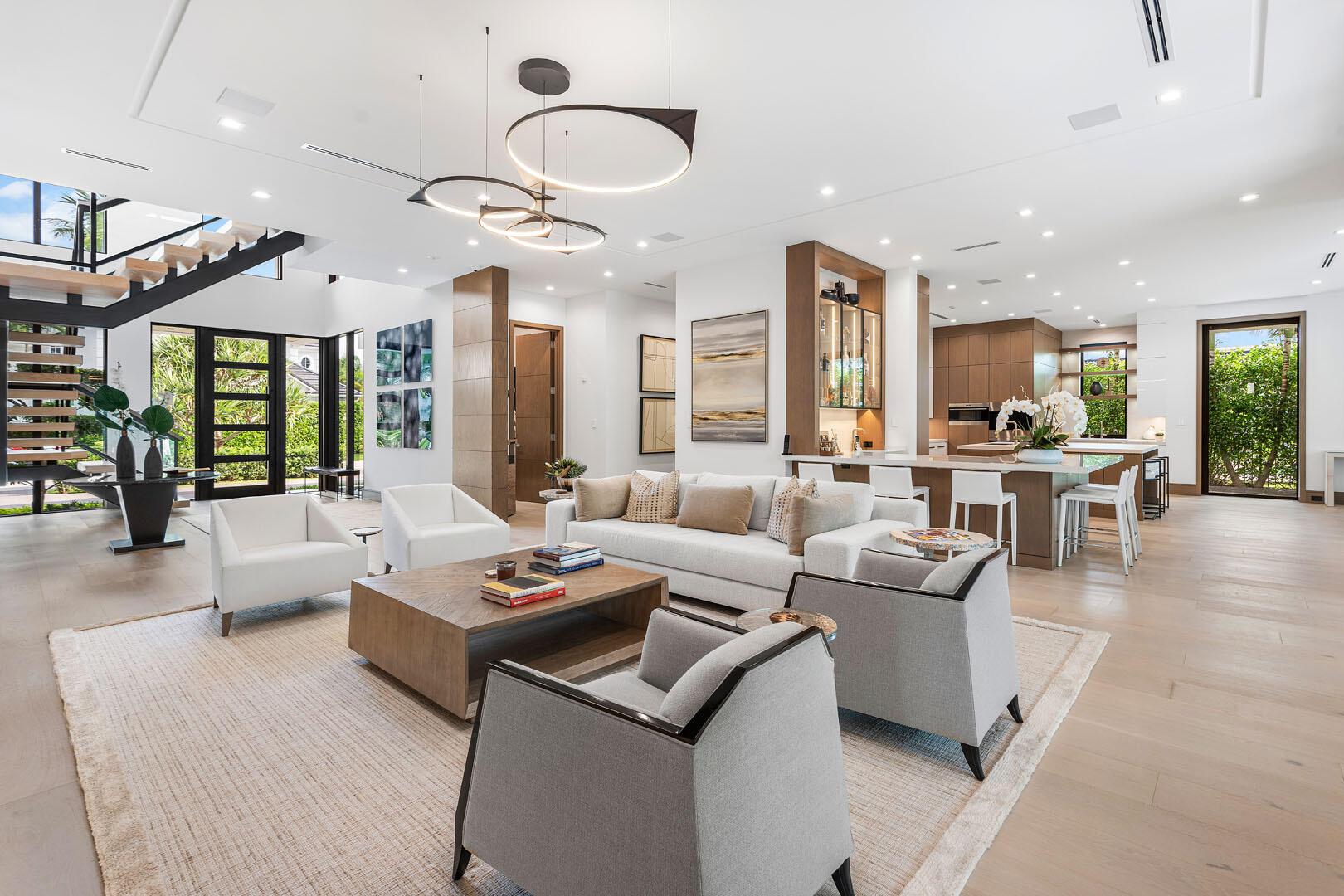 ROYAL PALM YACHT & COUNTRY CLUB - Residential