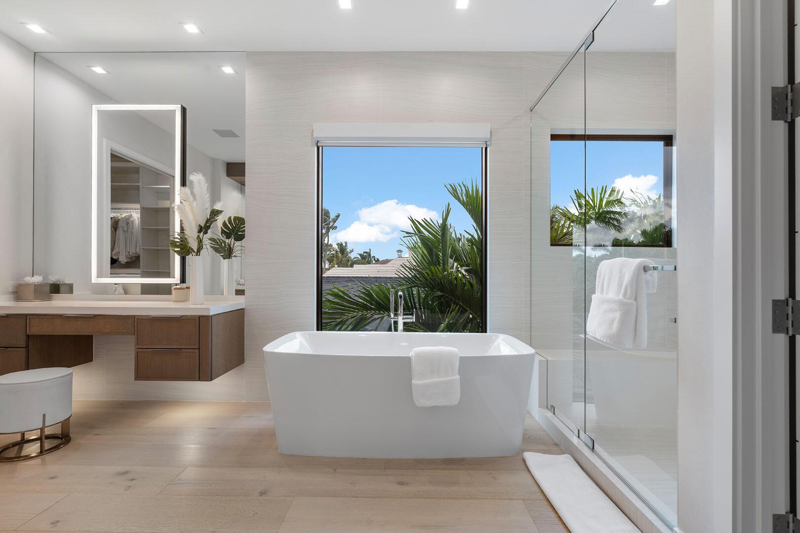 ROYAL PALM YACHT & COUNTRY CLUB - Residential