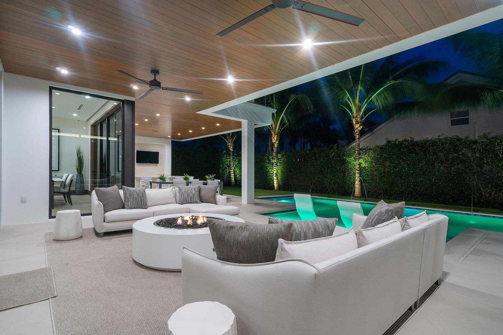 ROYAL PALM YACHT & COUNTRY CLUB - Residential