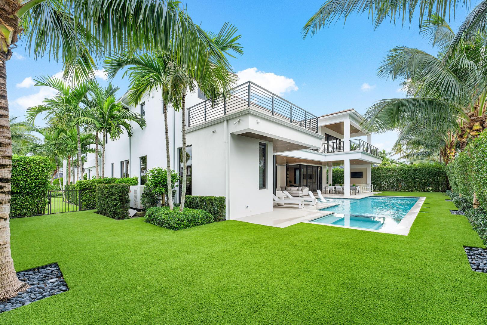 ROYAL PALM YACHT & COUNTRY CLUB - Residential