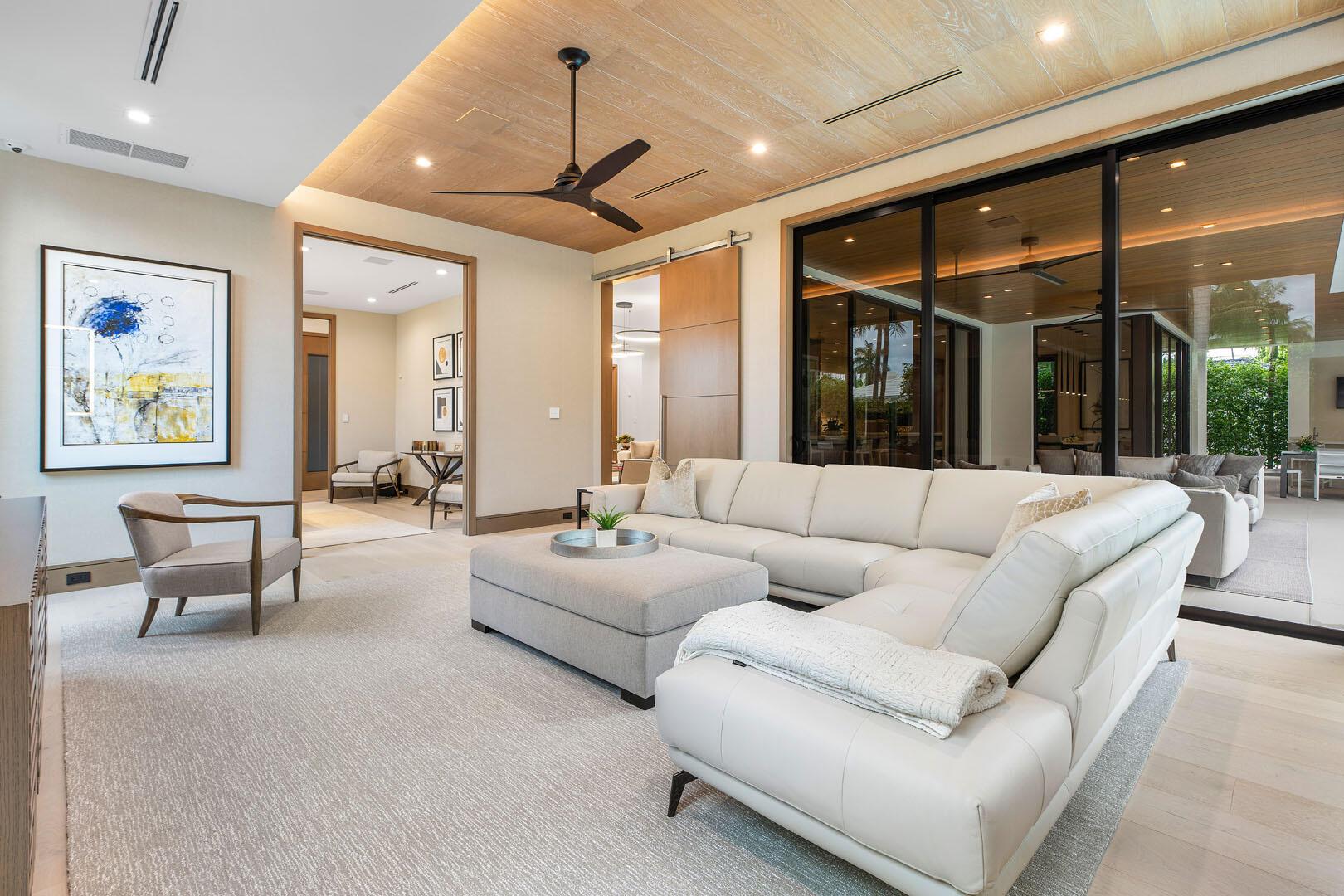 ROYAL PALM YACHT & COUNTRY CLUB - Residential