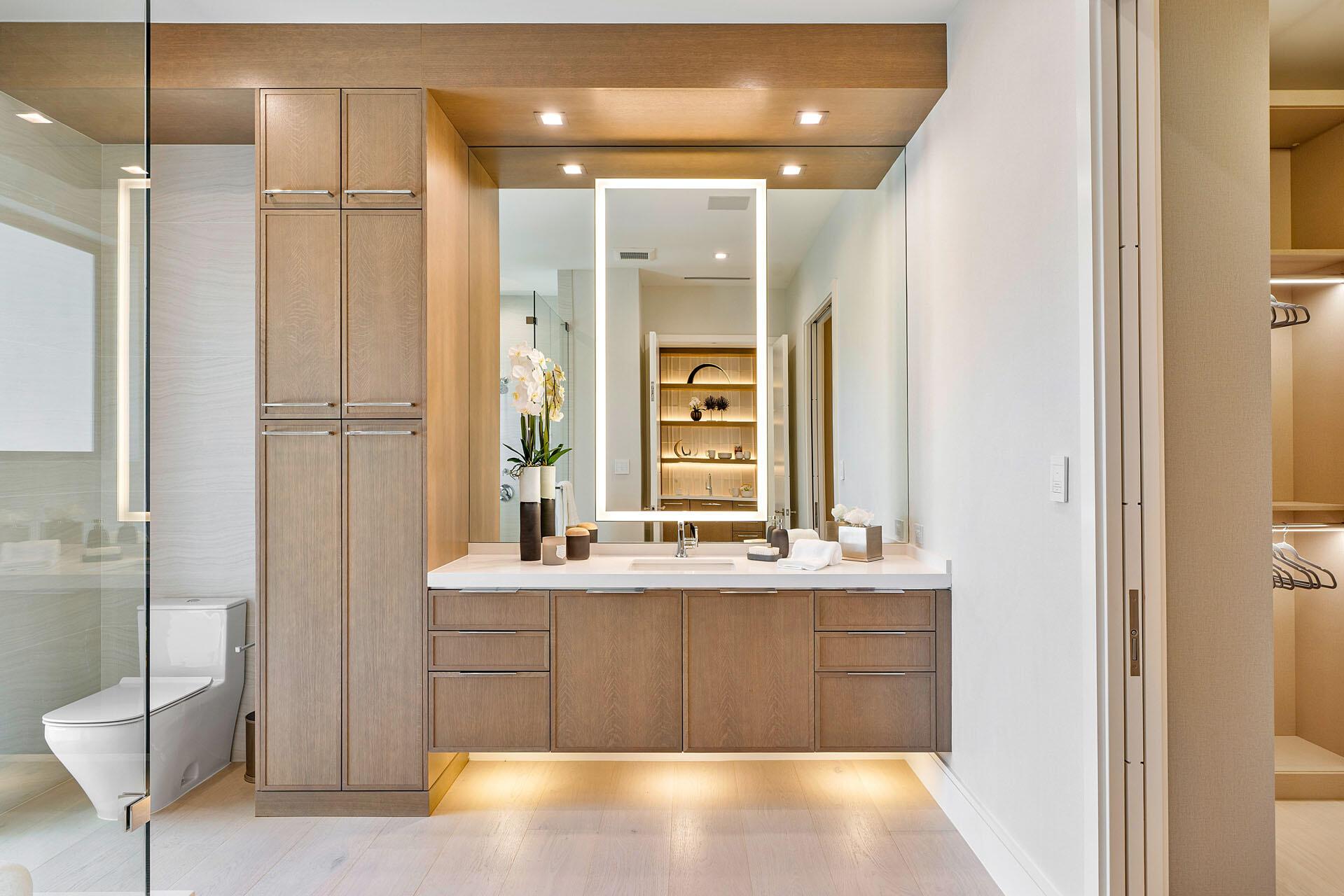 ROYAL PALM YACHT & COUNTRY CLUB - Residential