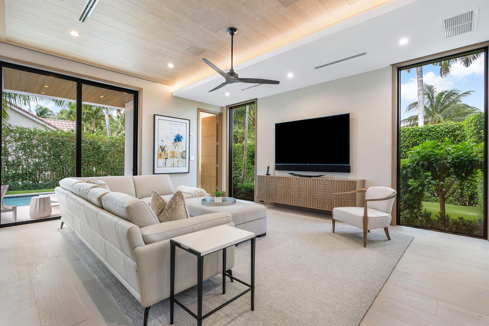 ROYAL PALM YACHT & COUNTRY CLUB - Residential