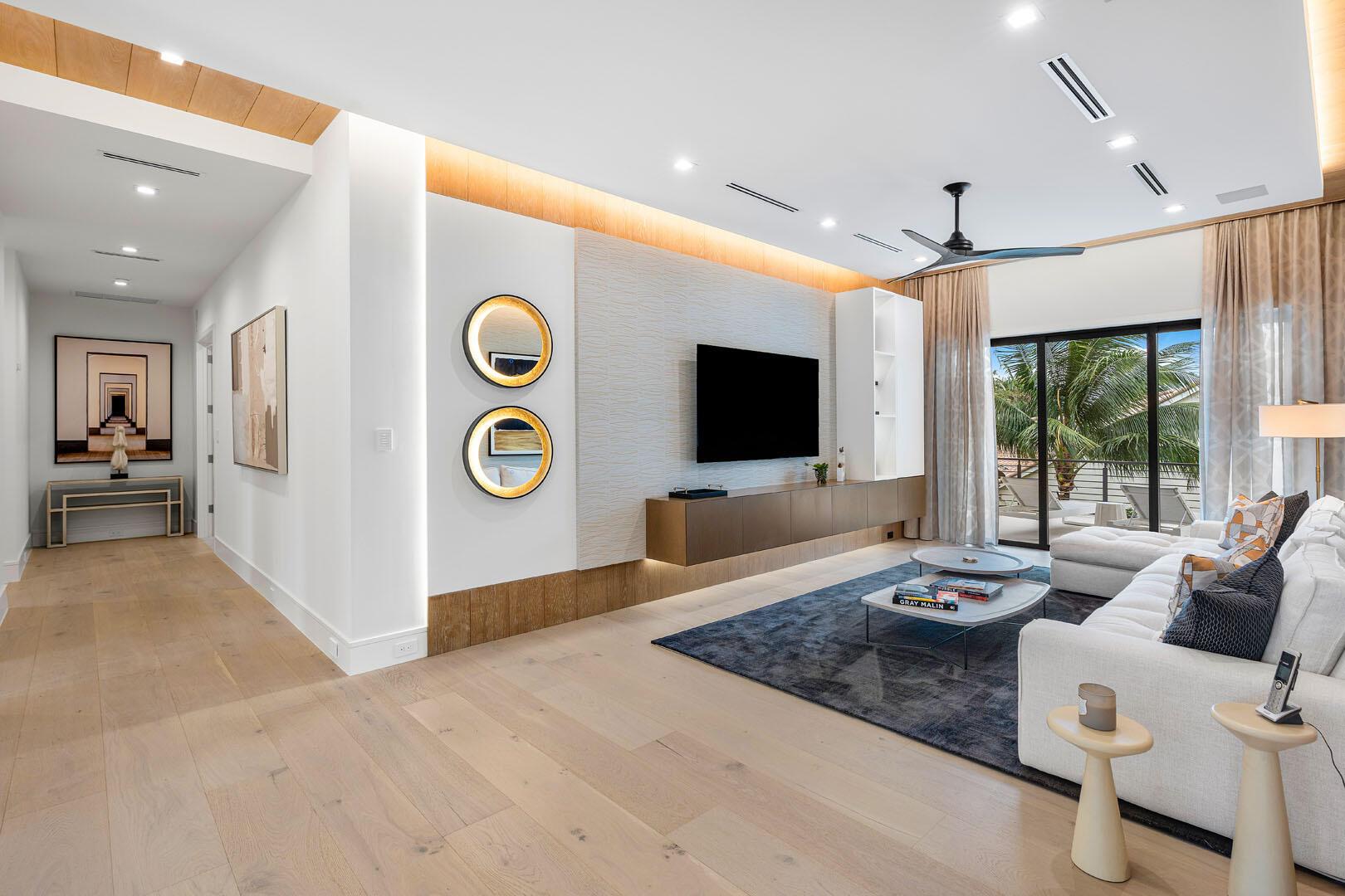 ROYAL PALM YACHT & COUNTRY CLUB - Residential