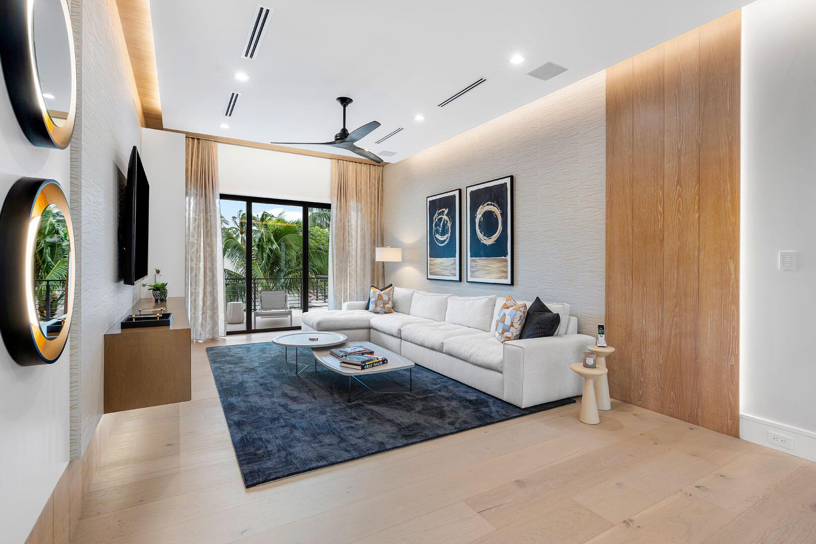 ROYAL PALM YACHT & COUNTRY CLUB - Residential