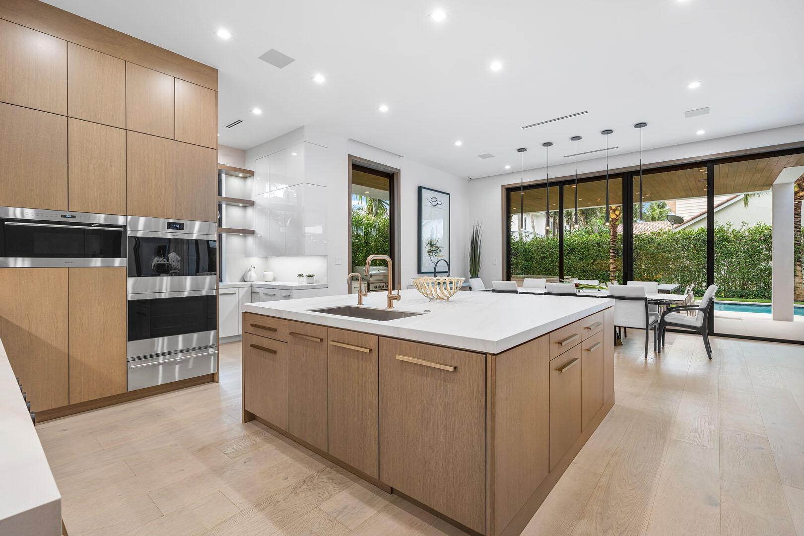 ROYAL PALM YACHT & COUNTRY CLUB - Residential