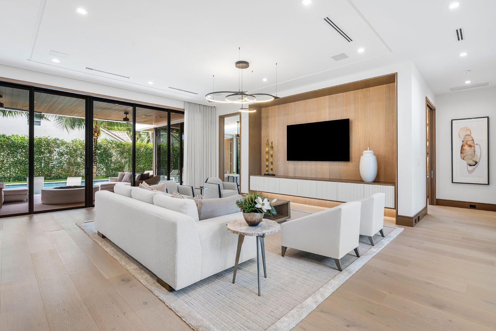 ROYAL PALM YACHT & COUNTRY CLUB - Residential