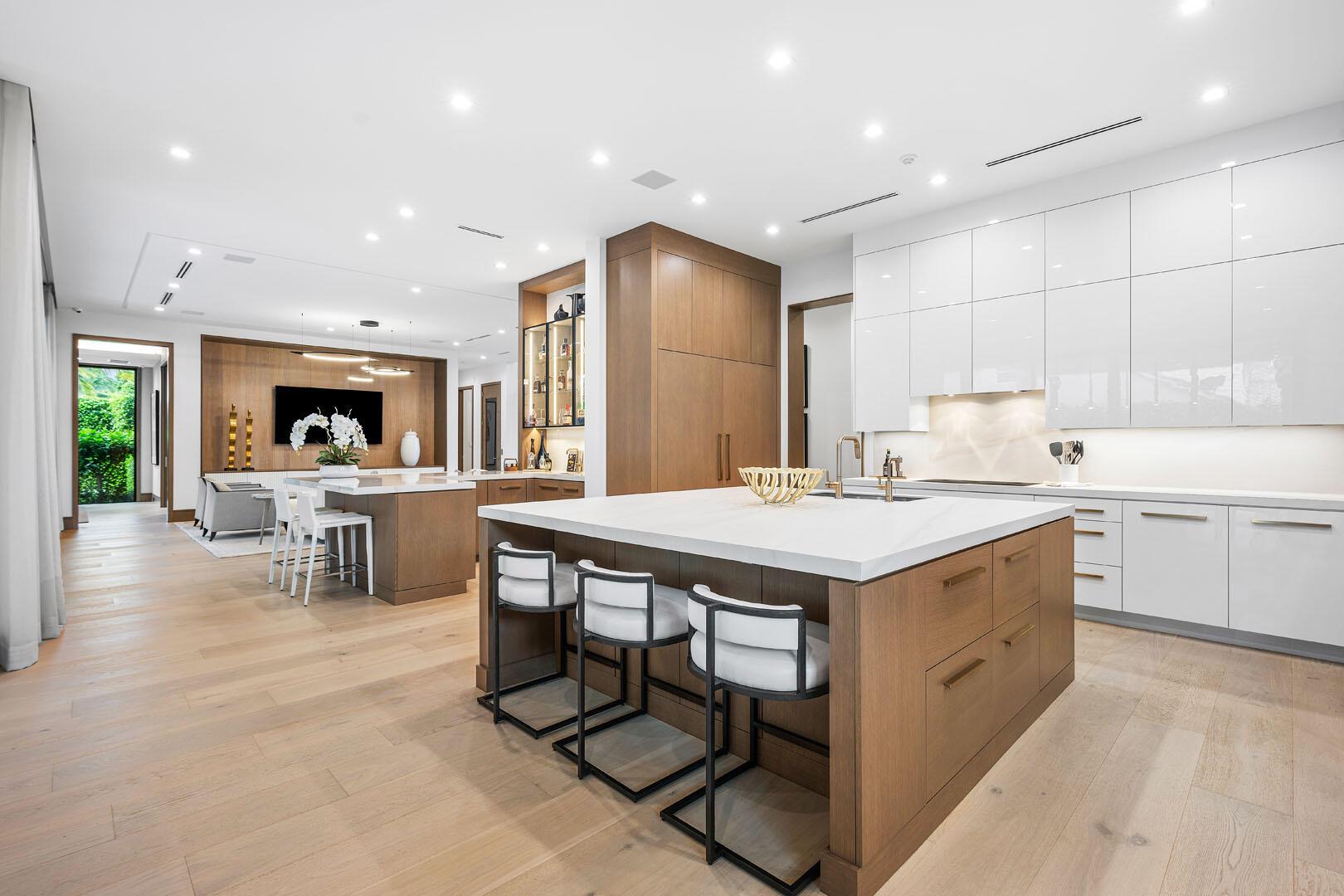 ROYAL PALM YACHT & COUNTRY CLUB - Residential