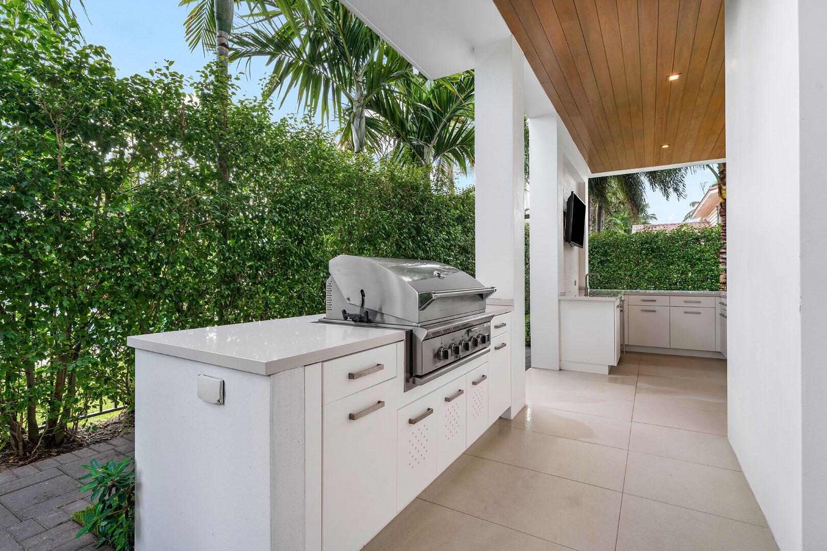 ROYAL PALM YACHT & COUNTRY CLUB - Residential