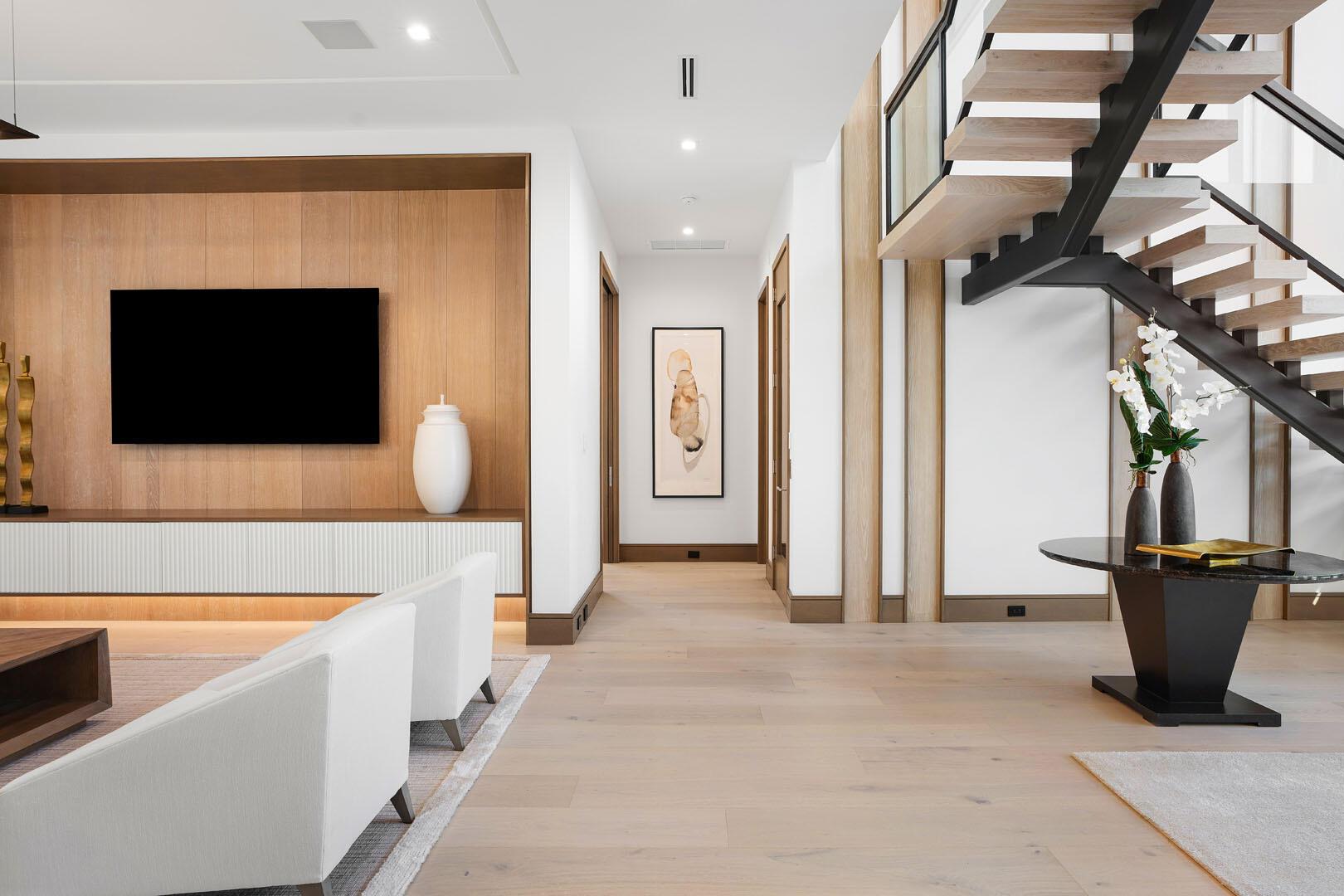 ROYAL PALM YACHT & COUNTRY CLUB - Residential