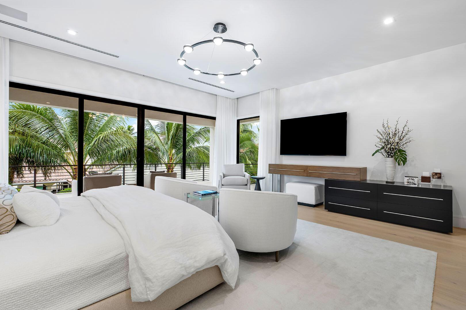 ROYAL PALM YACHT & COUNTRY CLUB - Residential