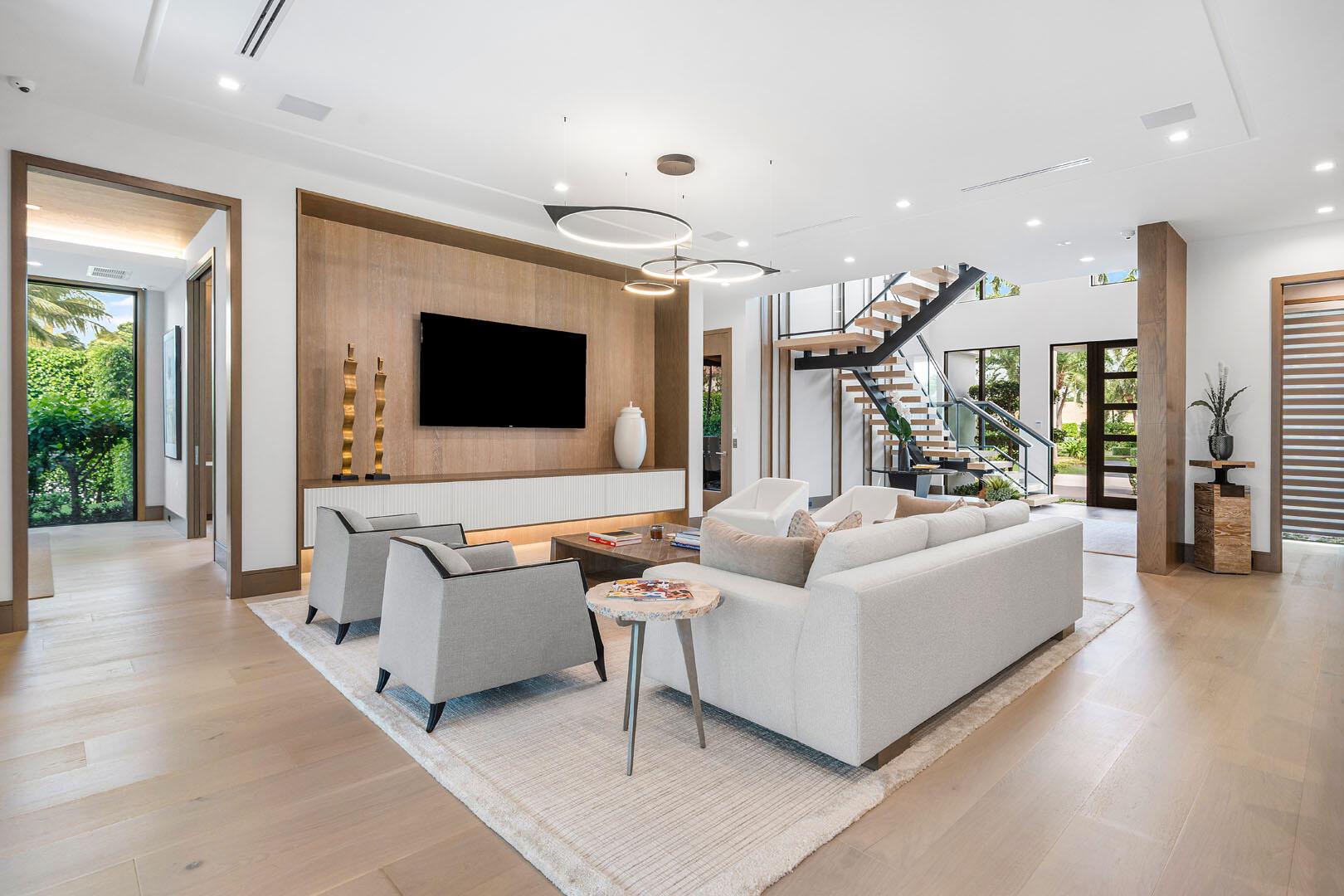 ROYAL PALM YACHT & COUNTRY CLUB - Residential