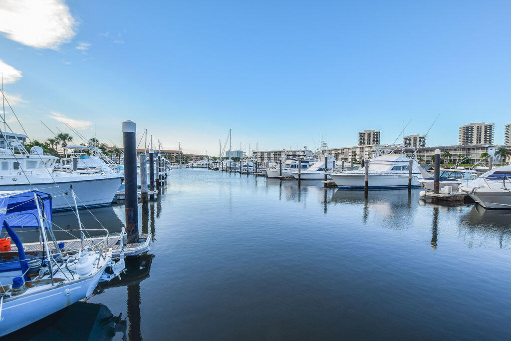 NORTH PALM BEACH VILLAGE OF 6 - Residential