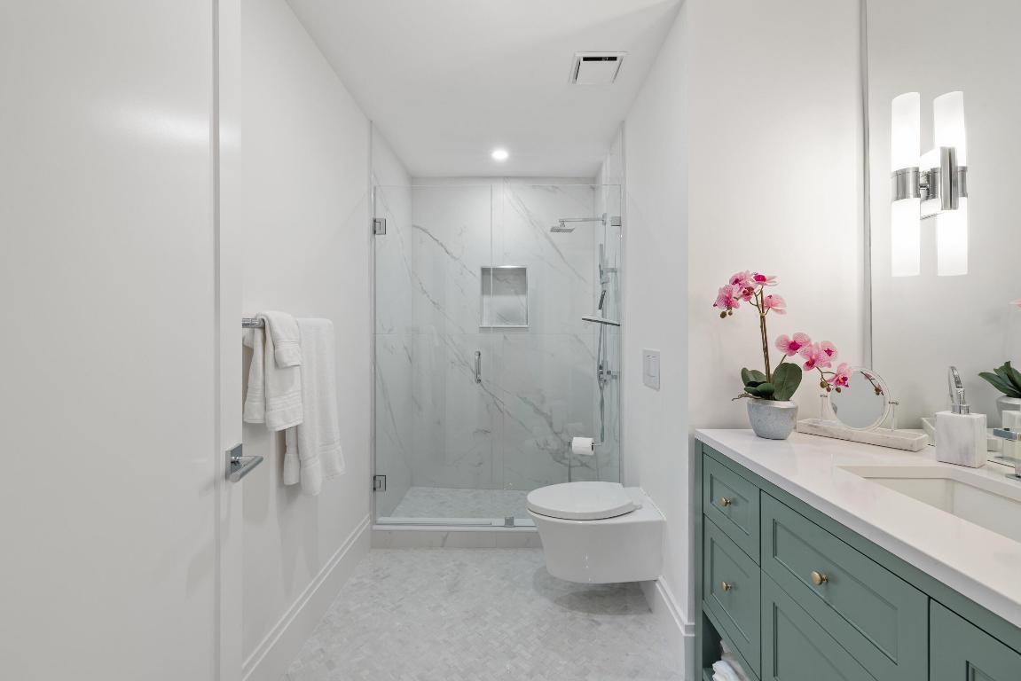 THREE HUNDRED SOUTH OCEAN BLVD APTS INC 300 S OCEA - Residential