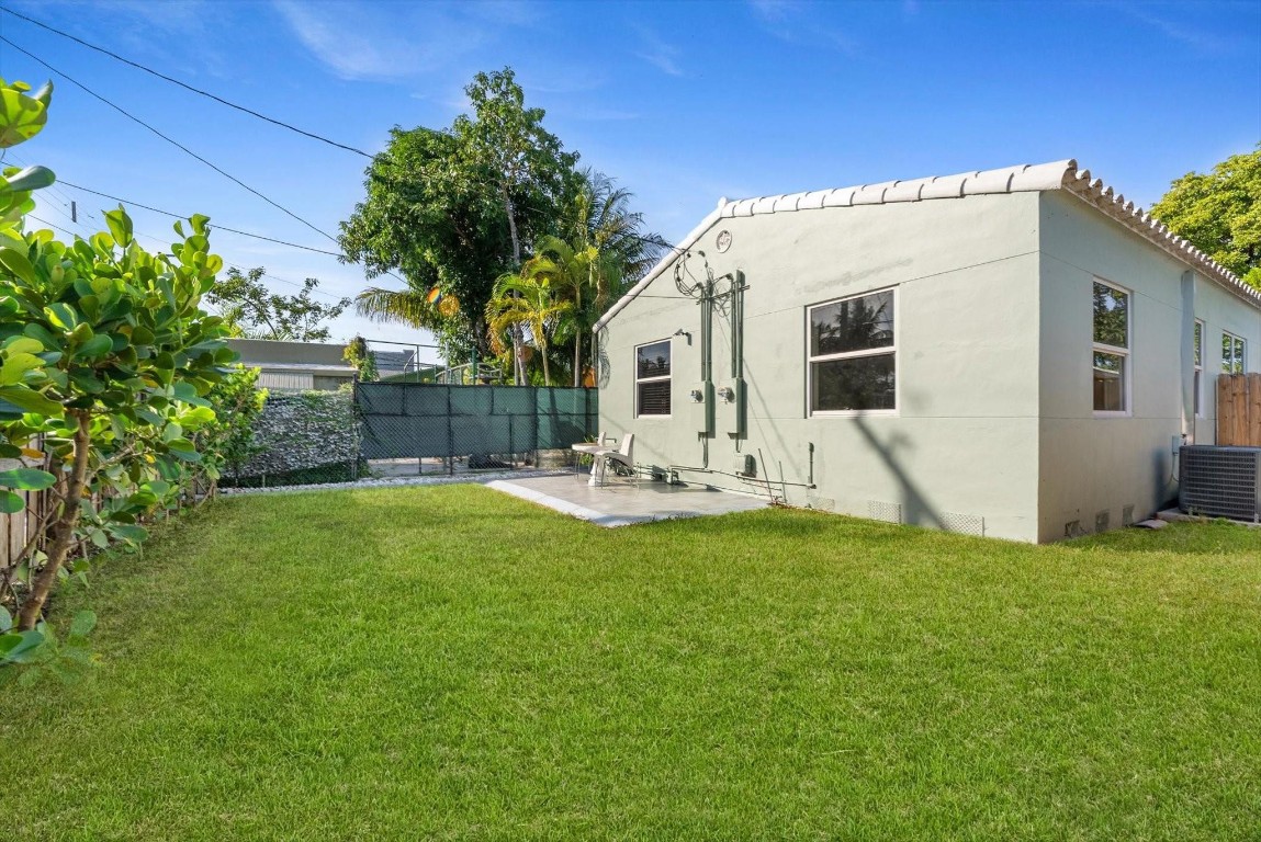 Hollywood 1-21 B - Residential Income