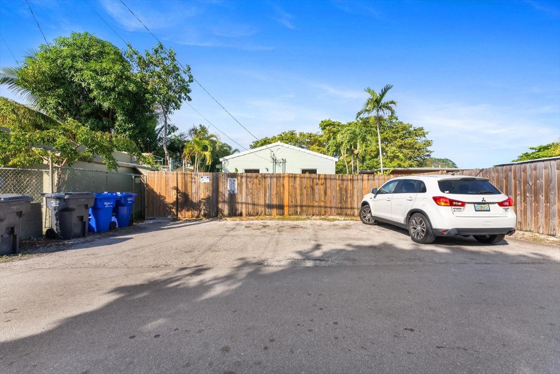 Hollywood 1-21 B - Residential Income