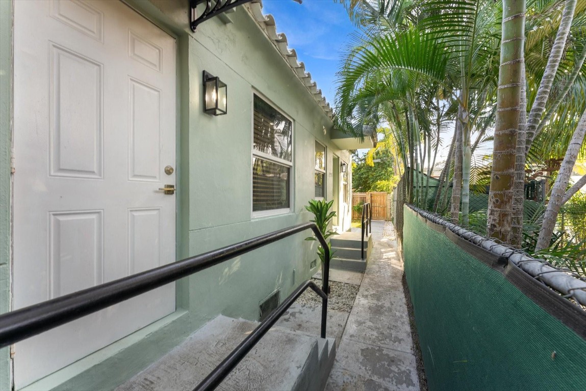 Hollywood 1-21 B - Residential Income