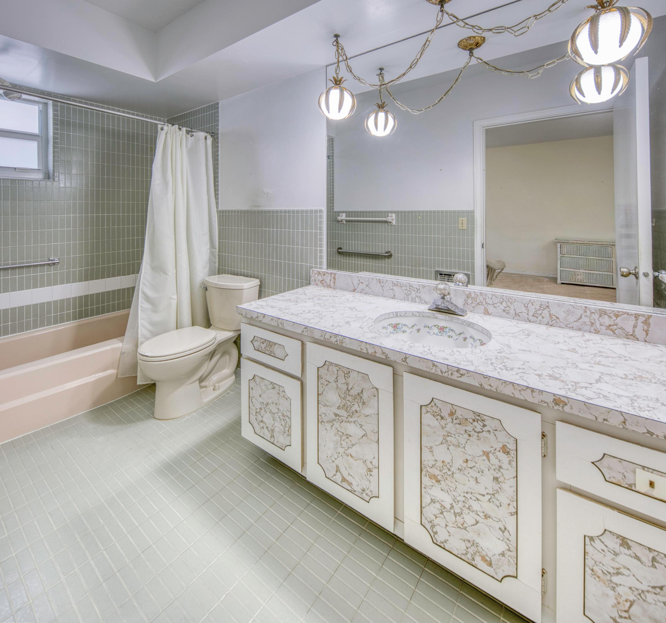 GOLD COAST TOWERS CONDO - Residential