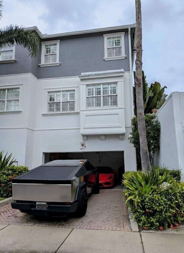 RARE CORNER UNIT! Luxury turnkey unit with unmatched convenience and lifestyle amenities. This 3BR/2.5BA + Extra Room is the ONLY unit with 2 extra parking spaces! Enjoy extra windows, abundant natural light, & enhanced privacy. Amazing Renovations:Brand-new flooring throughout, a fully remodeled spa-like master bathroom, and a new AC system. Lifestyle & Location:Access 325+ restaurants & boutiques just steps away on Atlantic Ave. Direct beach access via complimentary golf cart service for effortless trips to the sand;Only 3 blocks from nightlife, minutes to the intracoastal & cultural attractions;Great Community with a community pool;Don't miss this unique opportunity to live just 3 blocks from the best of Delray Beach.
