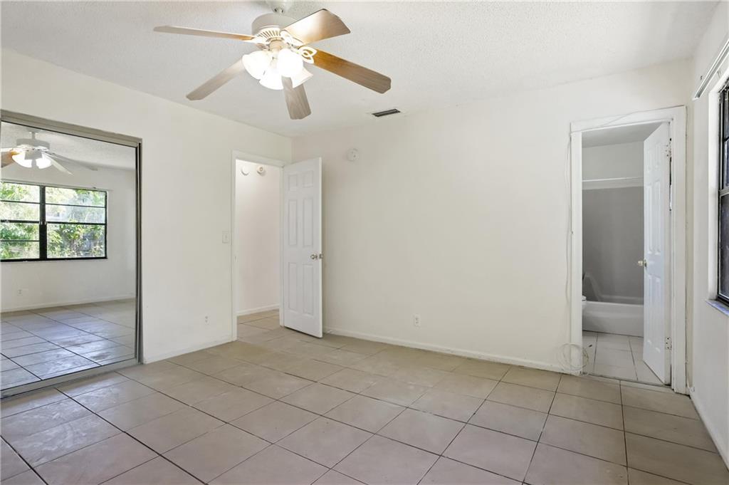 GORGEOUS 4X2 IN GREAT FAMILY AREA, NEAR SCHOOLS, SHOPPING   FACILITIES AND MAJOR HIGHWAYS.NEWER APPLIANCES, TOTALLY FENCED FOR PRIVACY. FRESHLY PAINTED ON INTERIOR, WITH OTHER TLC. WONT LAST.PRICED TO SELL, WONT LASTREADY FOR NEW OWNER. VACANT ON LOCK BOX