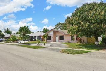 NORTH LAUDERDALE VILLAGE - Residential