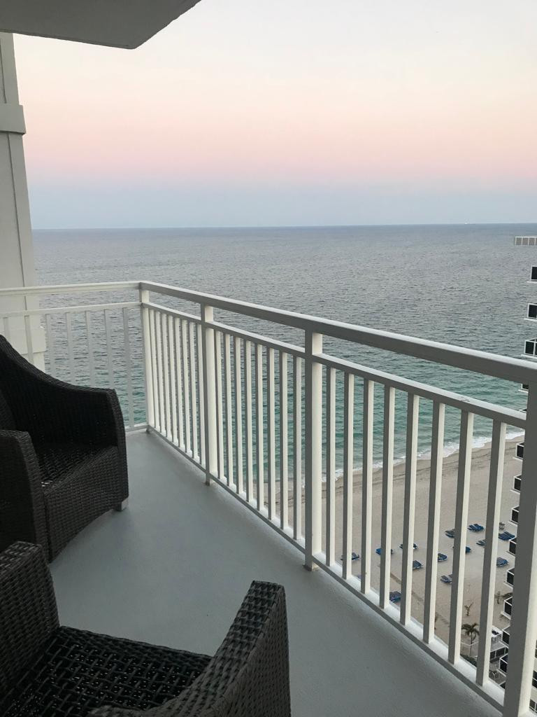 ENJOY BOTH OCEAN AND CITY VIEWS FROM YOUR 18TH. FLOOR BALCONY. COZY PLACE TO CALL HOME.. OR SPEND WINTER. WALKING DISTANCE TO SHOPS, RESTAURANTS AND MARKET. *NO CONSTRUCTION UNDERGOING IN BUILDING***BUILDING HAS GREAT AMENITIES: GYM, NEW BBQ AREA, AMAZON HUB LOCKER AND 24 HOURS SECURITY. AVAILABLE FOR ANNUAL RENT $3500 MONTH