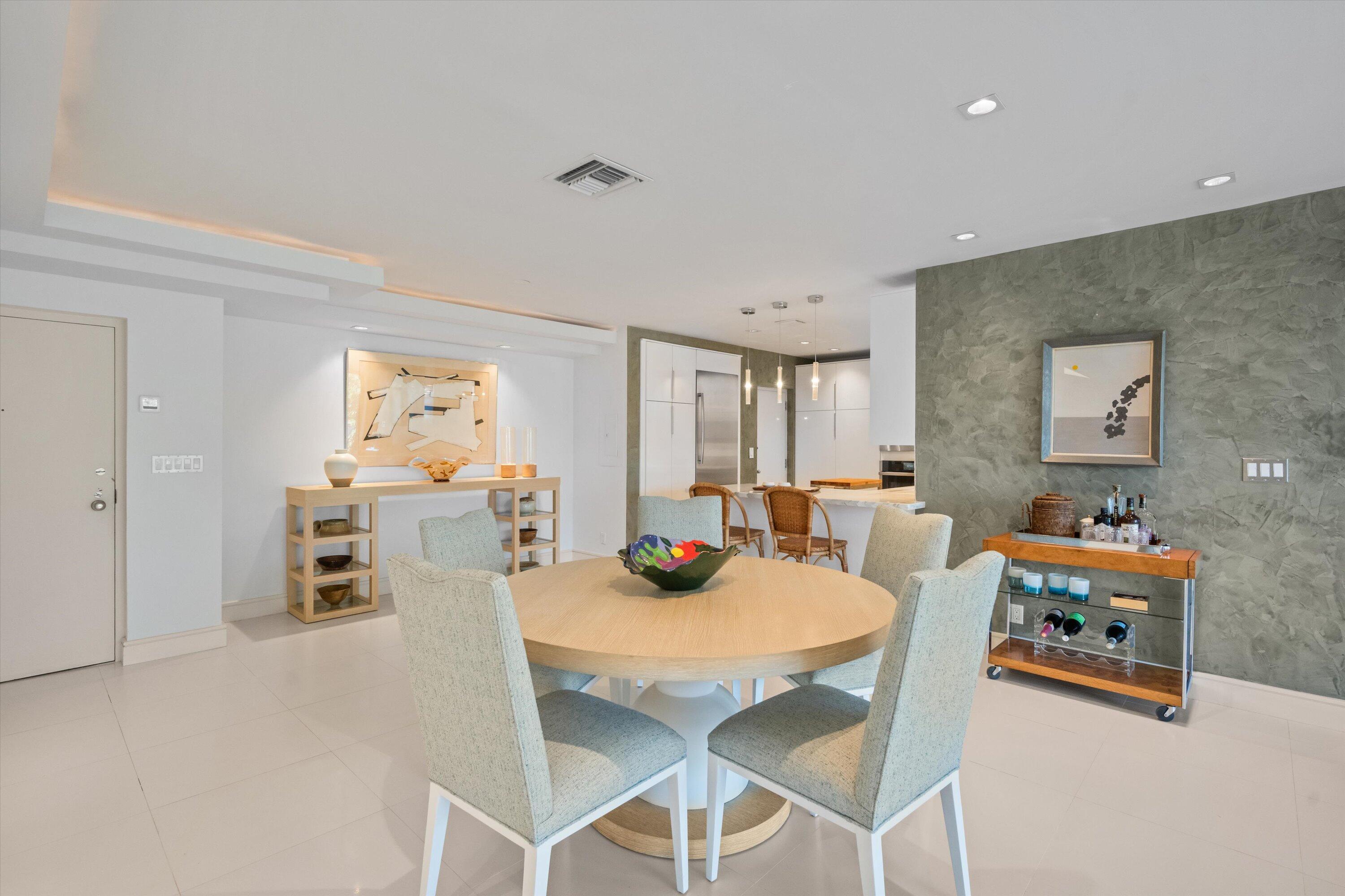 REEF CONDO - Residential