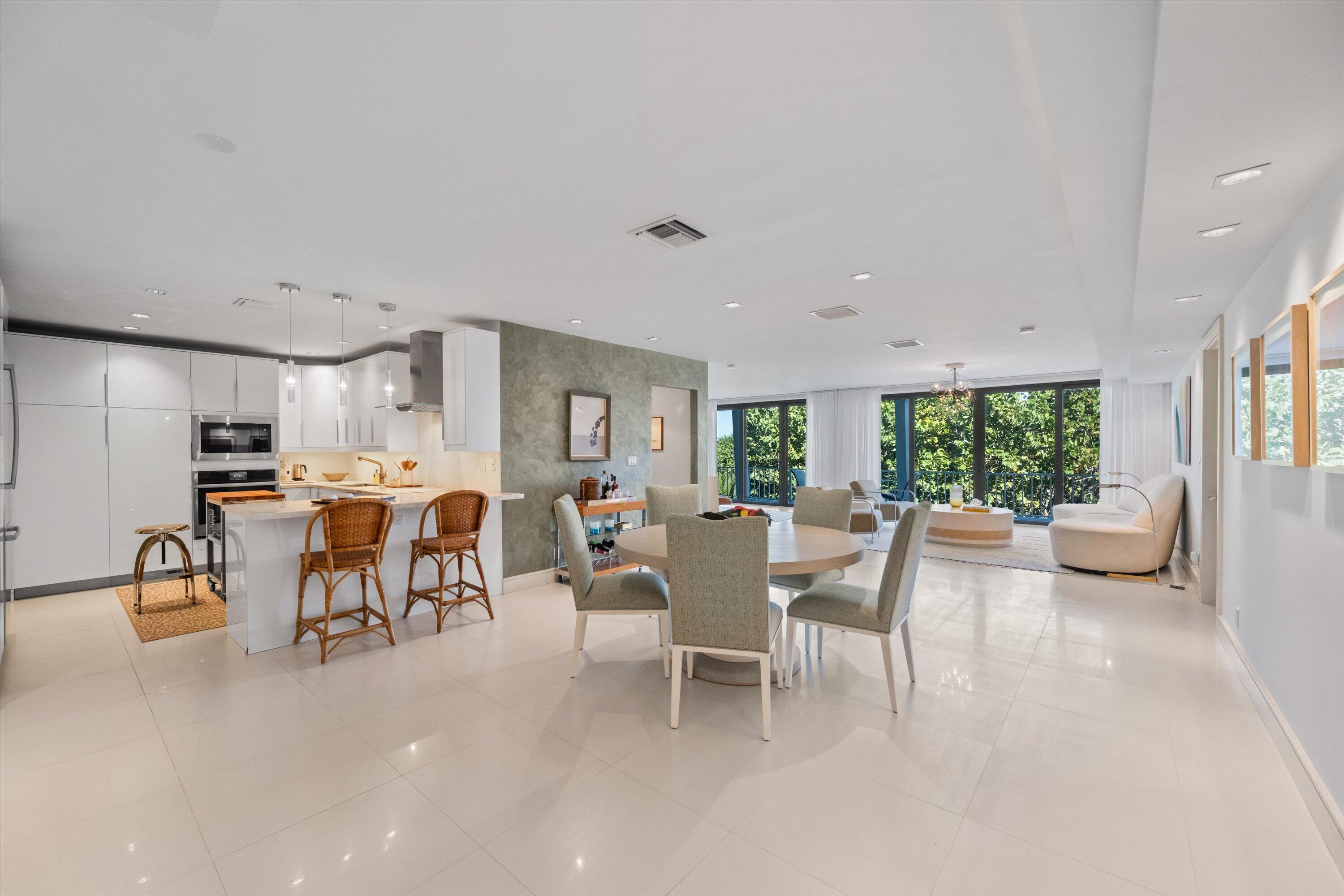 REEF CONDO - Residential