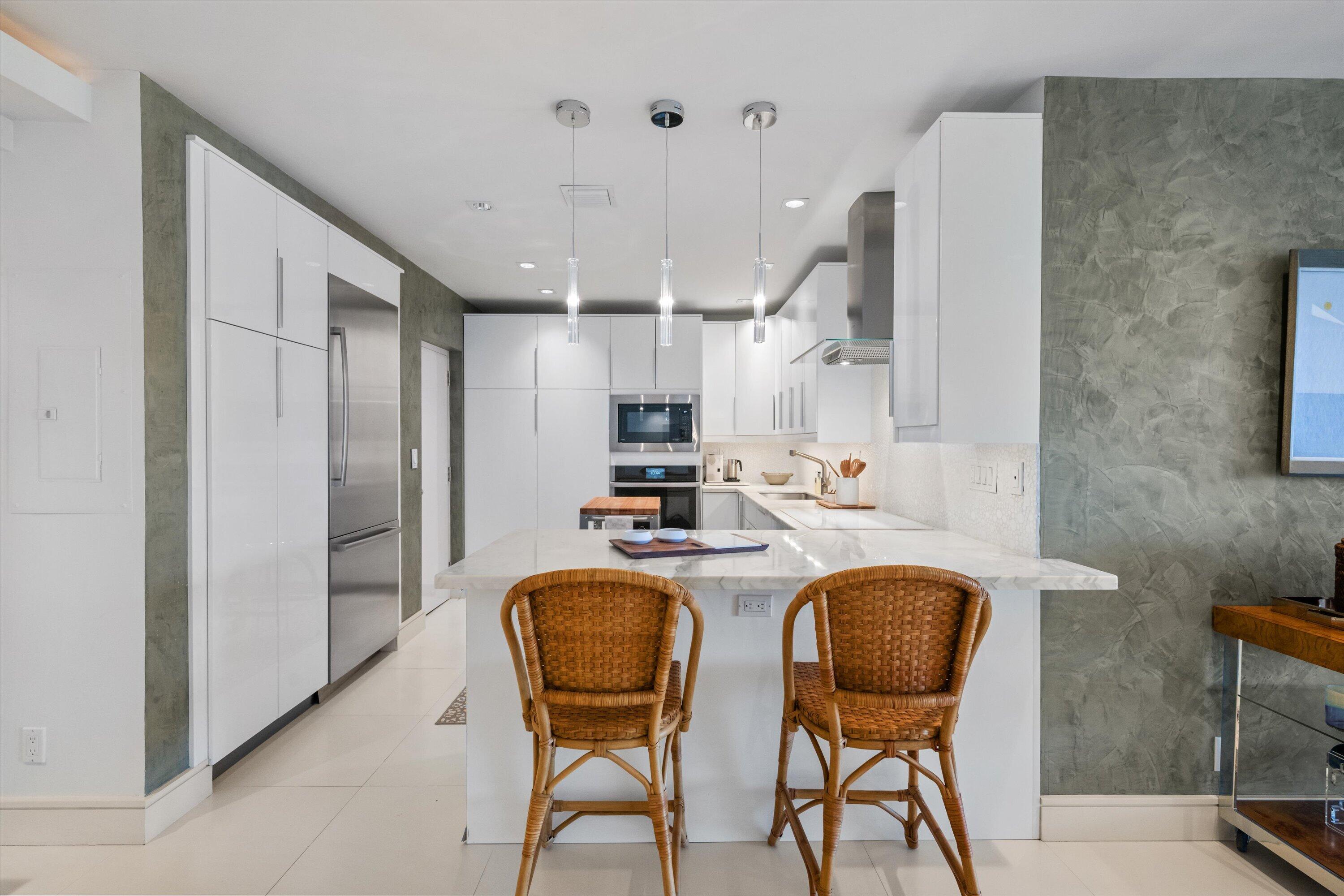REEF CONDO - Residential