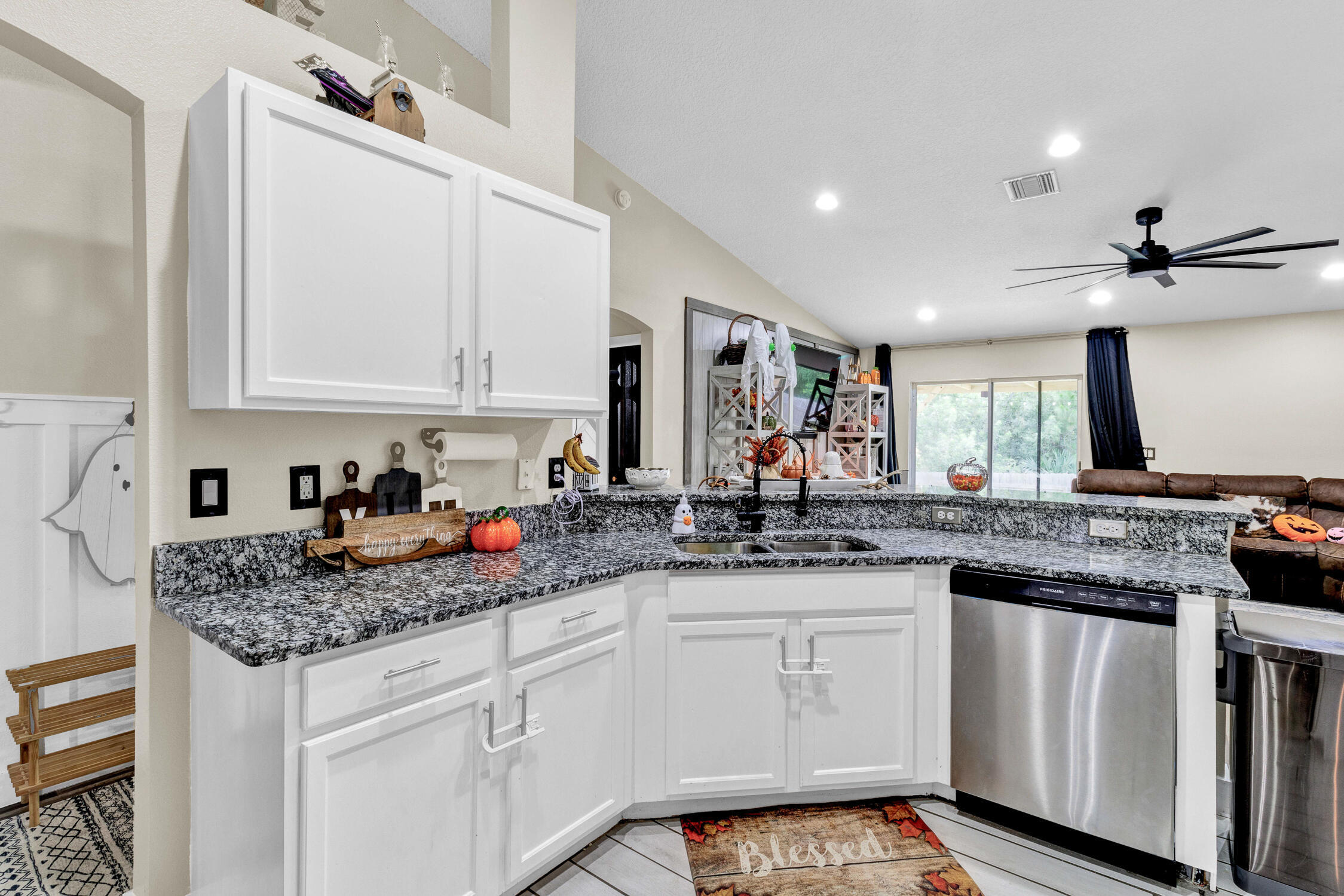 VERO LAKE ESTATES UNIT M - Residential