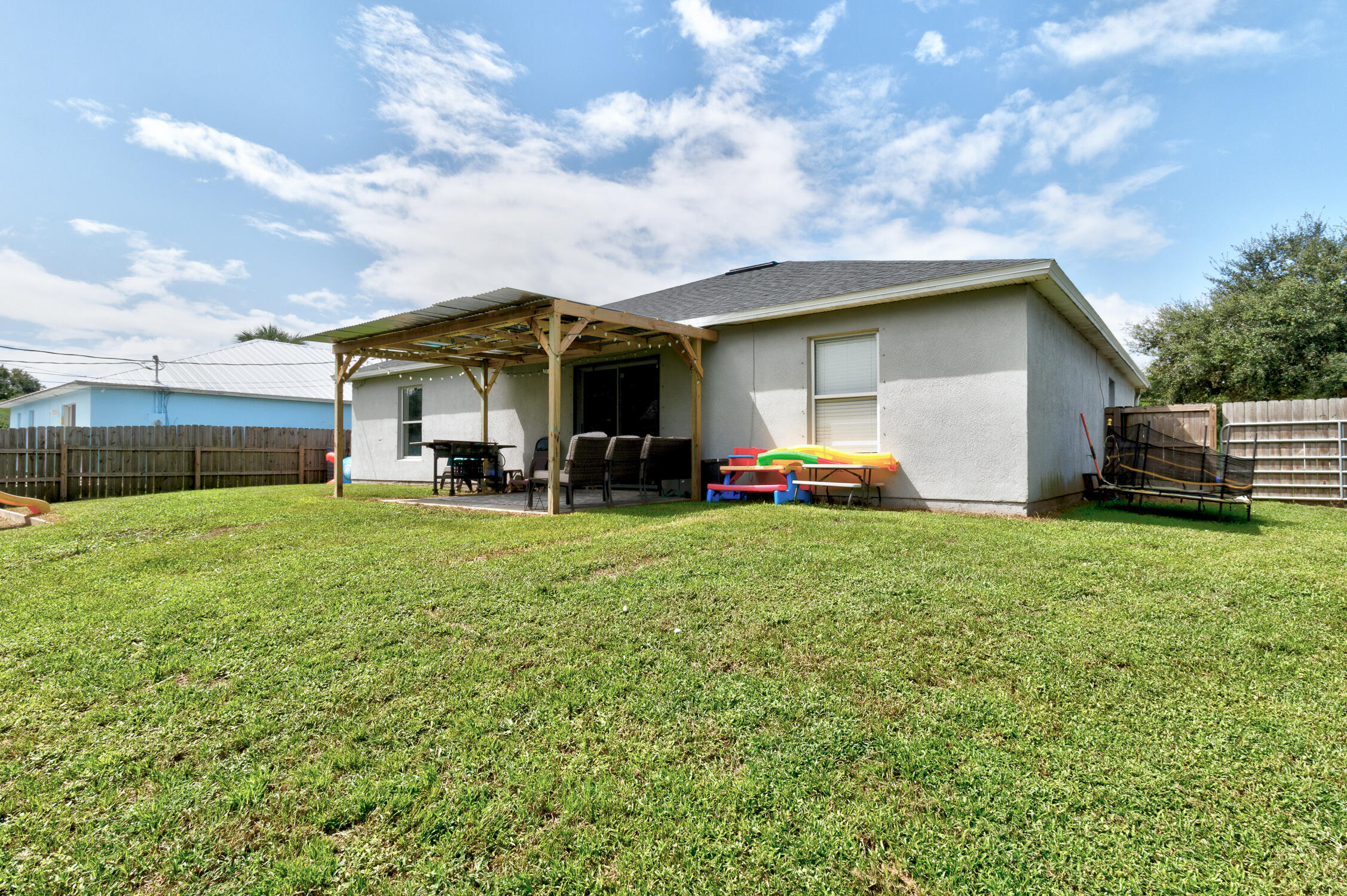 VERO LAKE ESTATES UNIT M - Residential