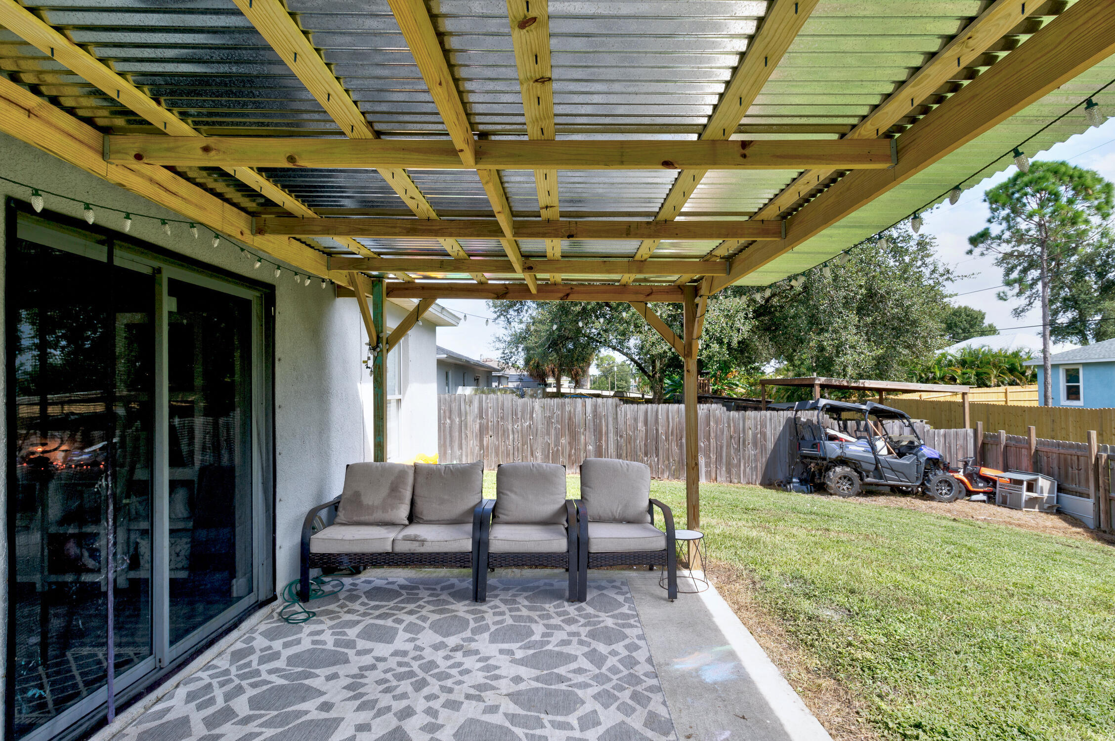 VERO LAKE ESTATES UNIT M - Residential