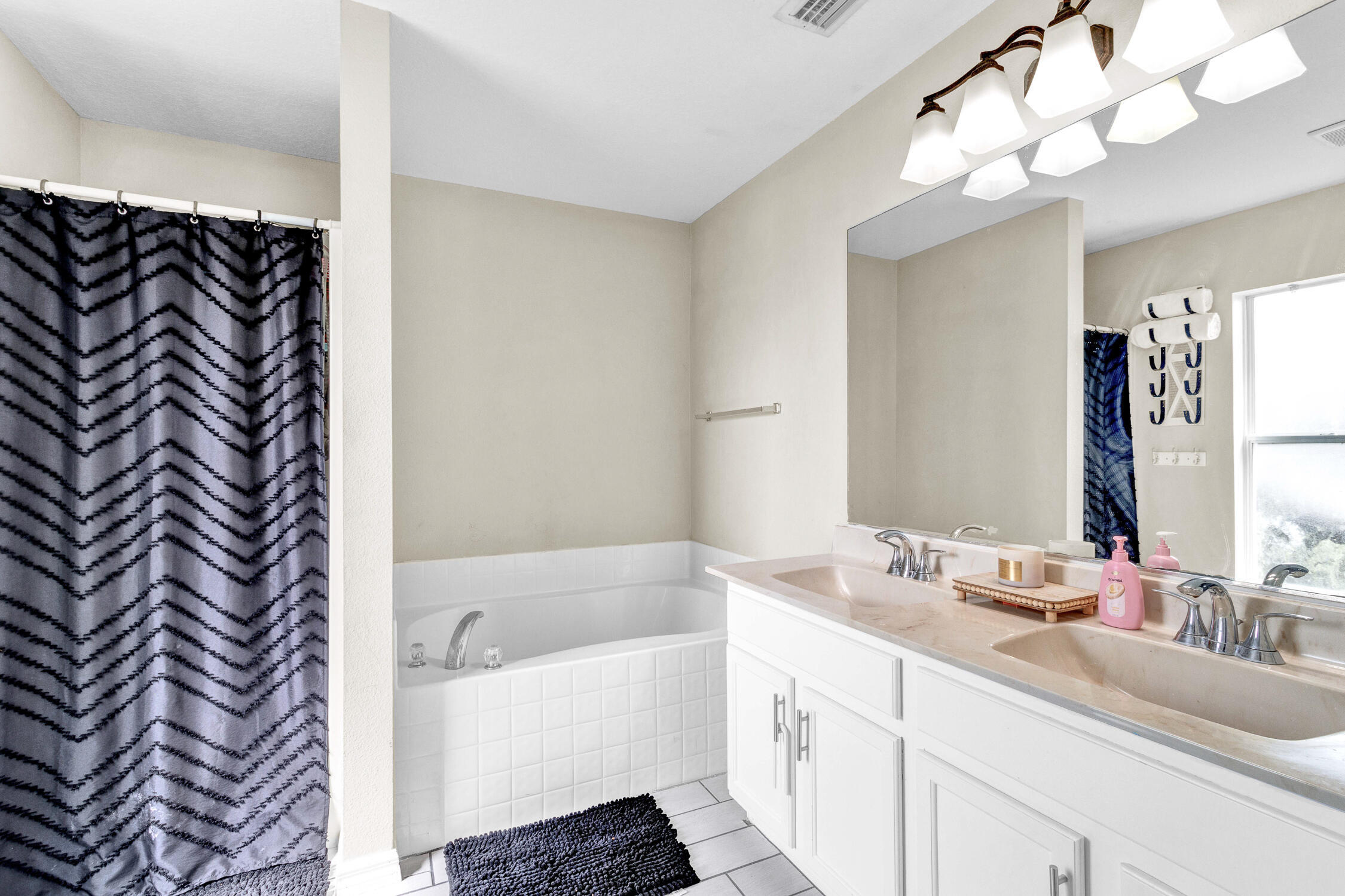 VERO LAKE ESTATES UNIT M - Residential