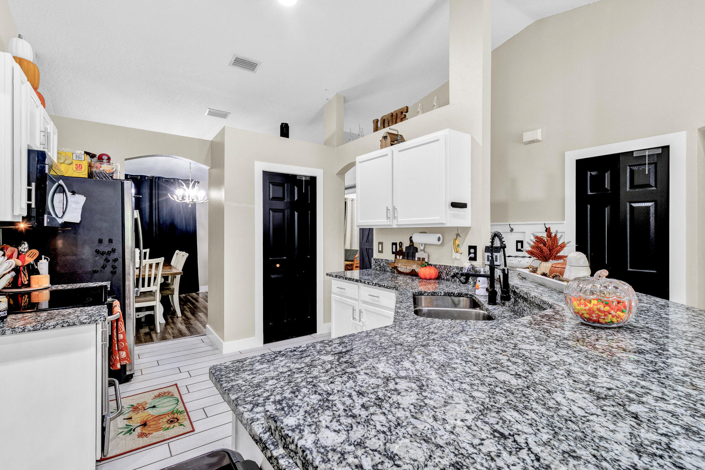 VERO LAKE ESTATES UNIT M - Residential
