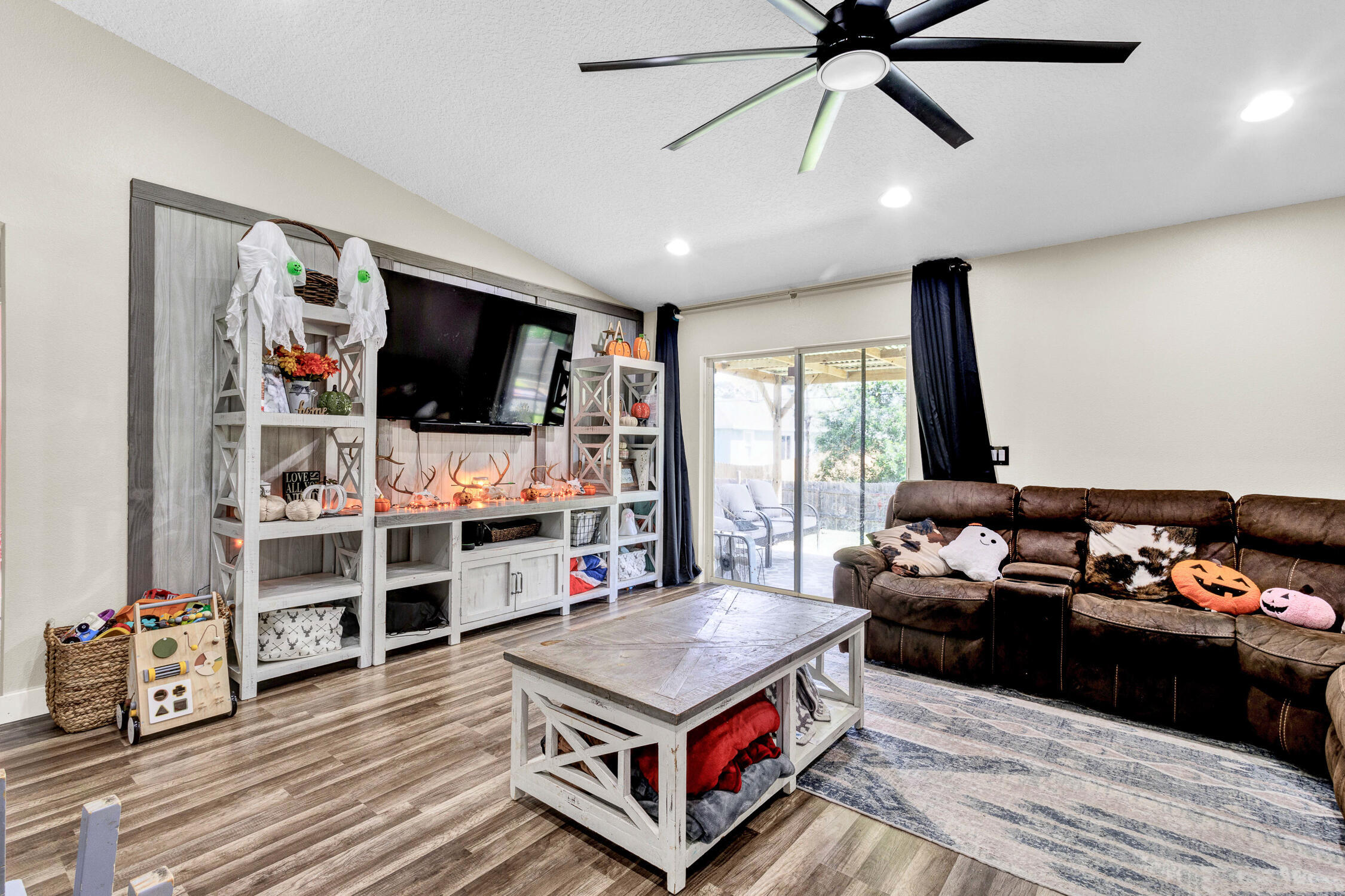 VERO LAKE ESTATES UNIT M - Residential