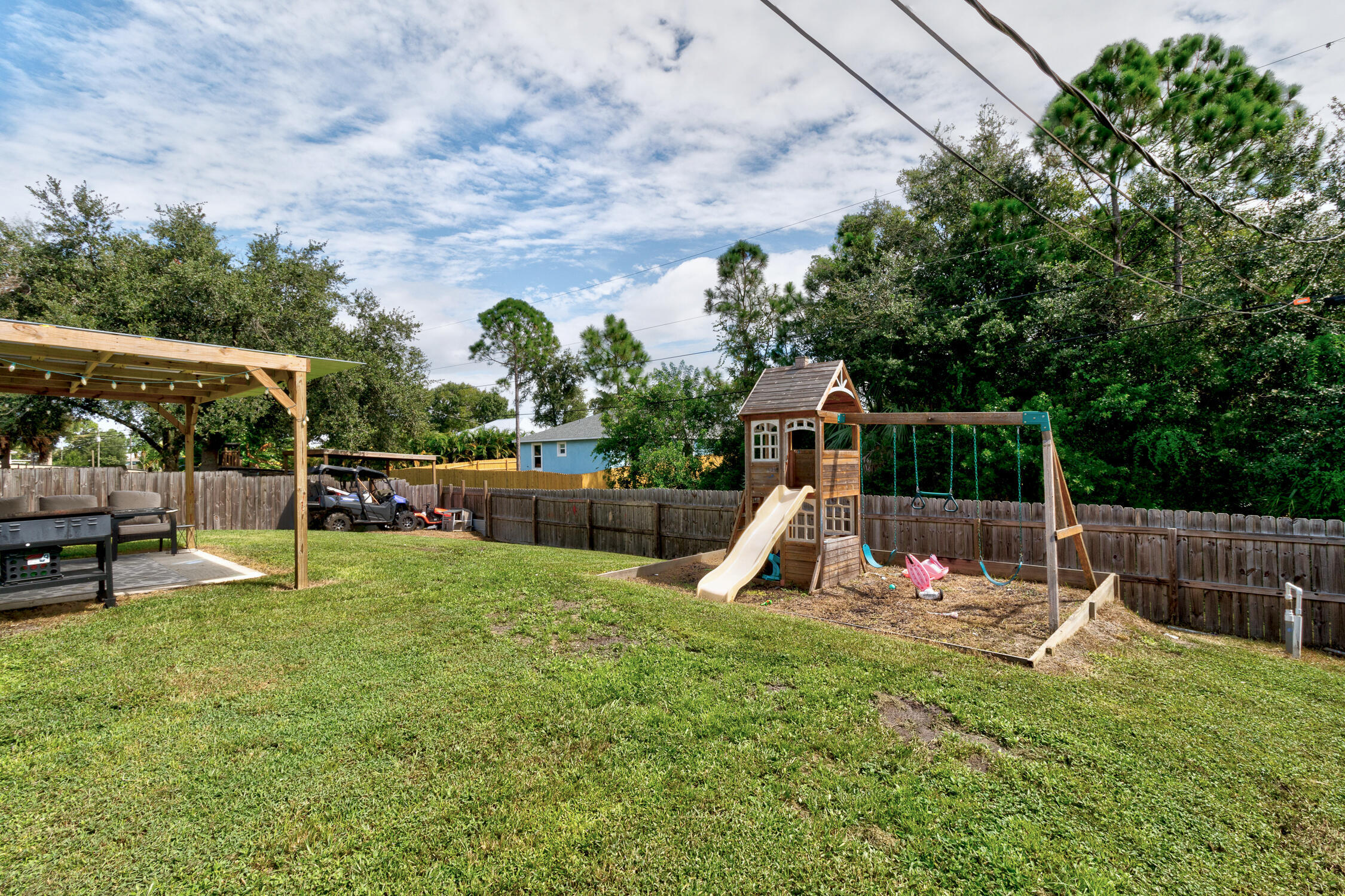 VERO LAKE ESTATES UNIT M - Residential