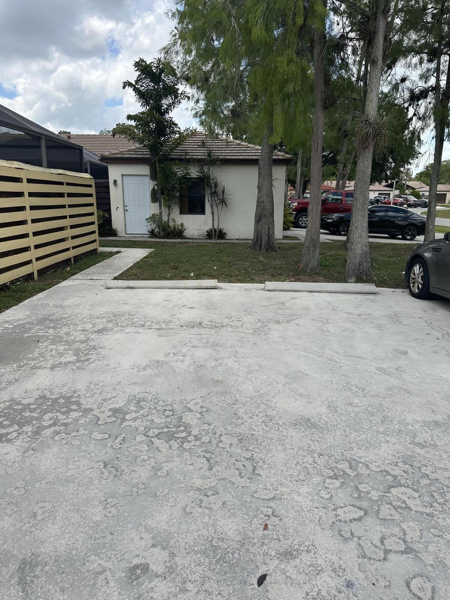 SUGAR POND MANOR OF WELLINGTON - Residential