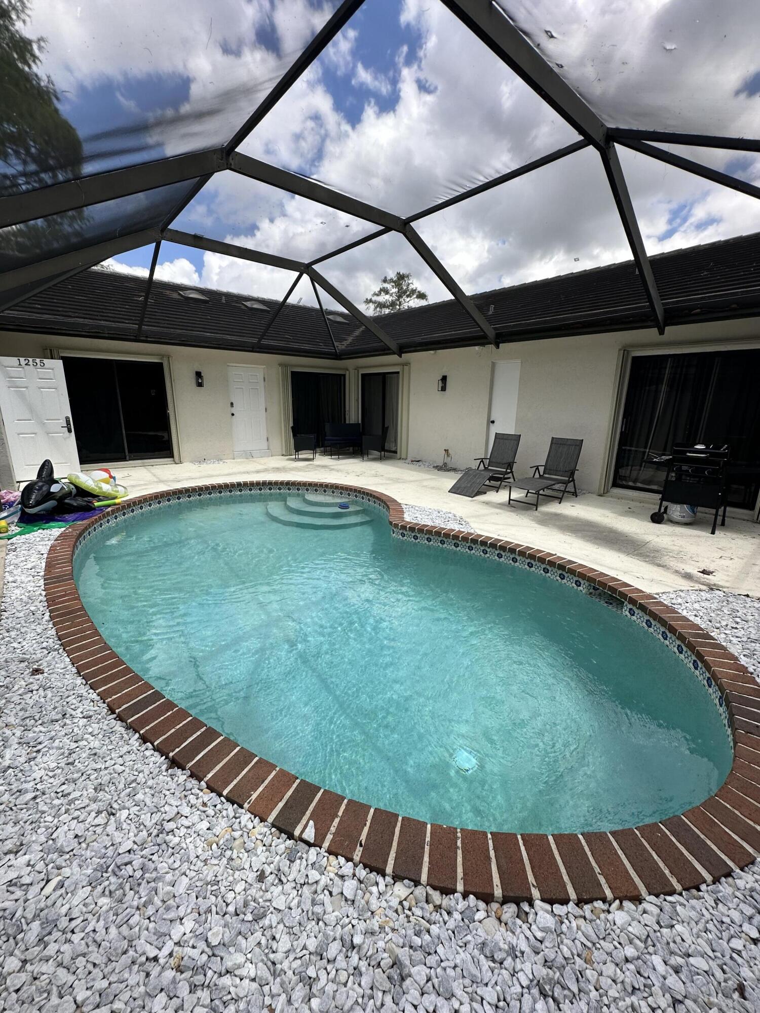 SUGAR POND MANOR OF WELLINGTON - Residential