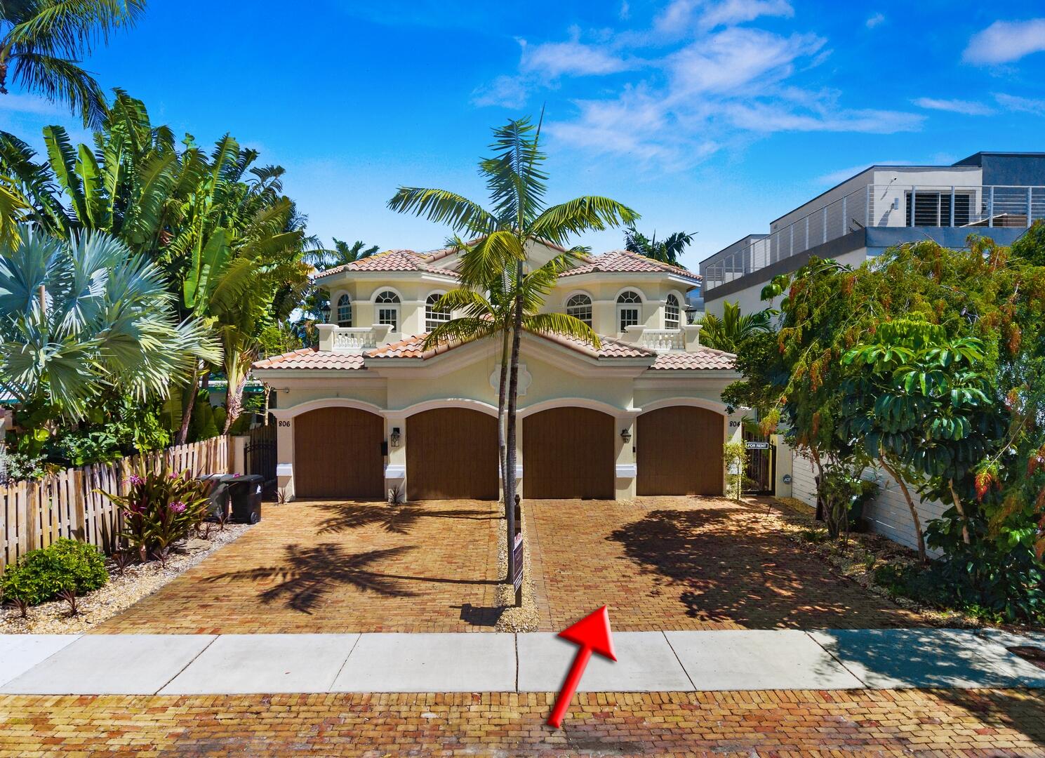 Tremendous value in Victoria Park! Luxury, turnkey townhome with 4 bedrooms 3.5 baths. Minutes to beach, downtown, Las Olas and the Galleria Mall. Feels like a single family home with no HOA or restrictions. Custom built with open floor plan and designer finishes. Brazilian hardwood floors throughout and marble flooring in bathrooms. Oversized European kitchen with island and stainless steel appliances and granite countertops. Large great room and dining area. Plantation shutters and impact windows. 3 bedrooms on the 2nd with walk in closets. 4th bedroom on 3rd floor featuring a wrap around 700 sf roof top deck with great views of downtown Ft Lauderdale. Cozy and private backyard with heated pool/jacuzzi. Fabulous home to entertain.