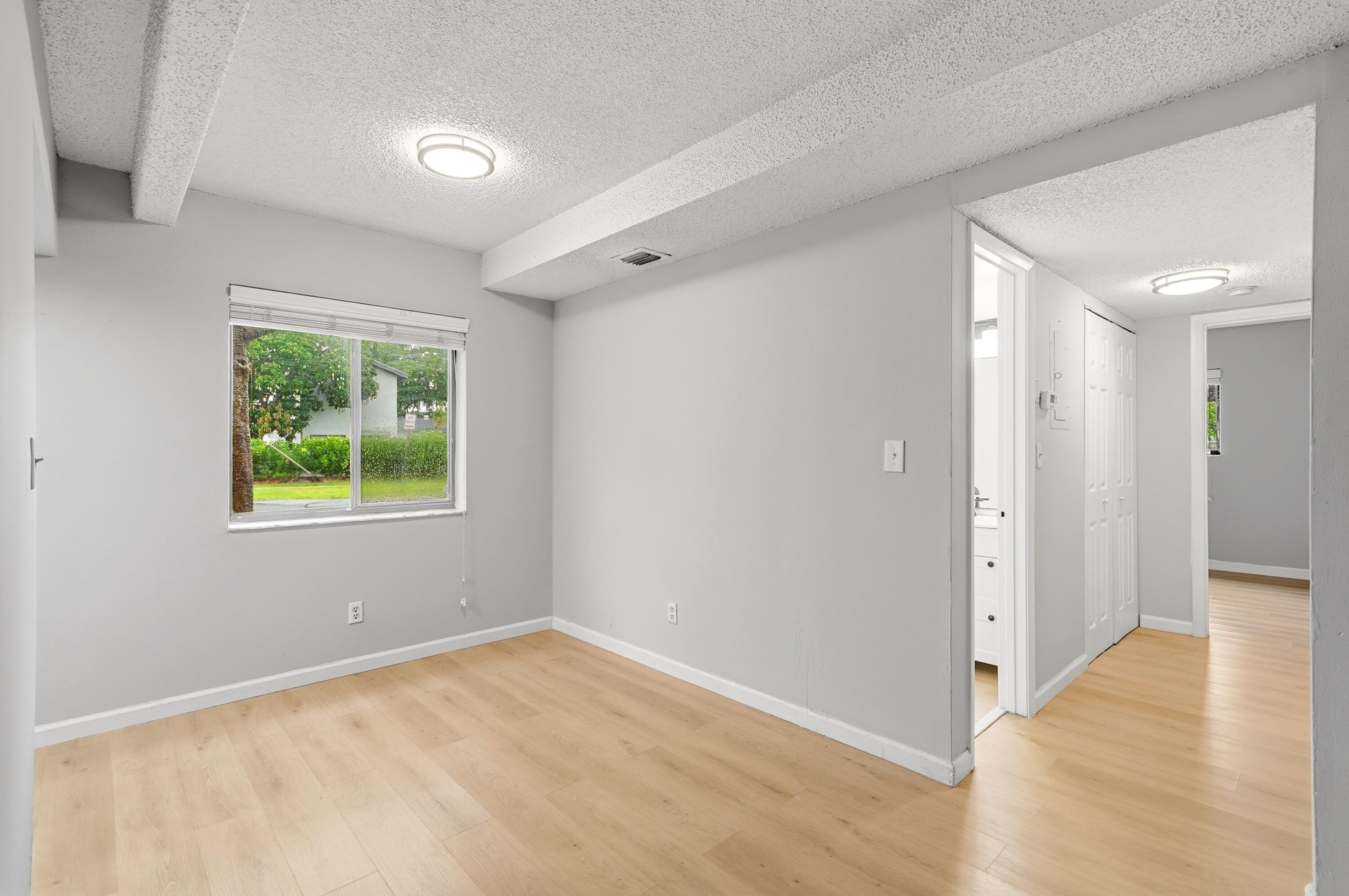 VILLAGE TOWNHOUSE-POMPANO BEACH - Residential