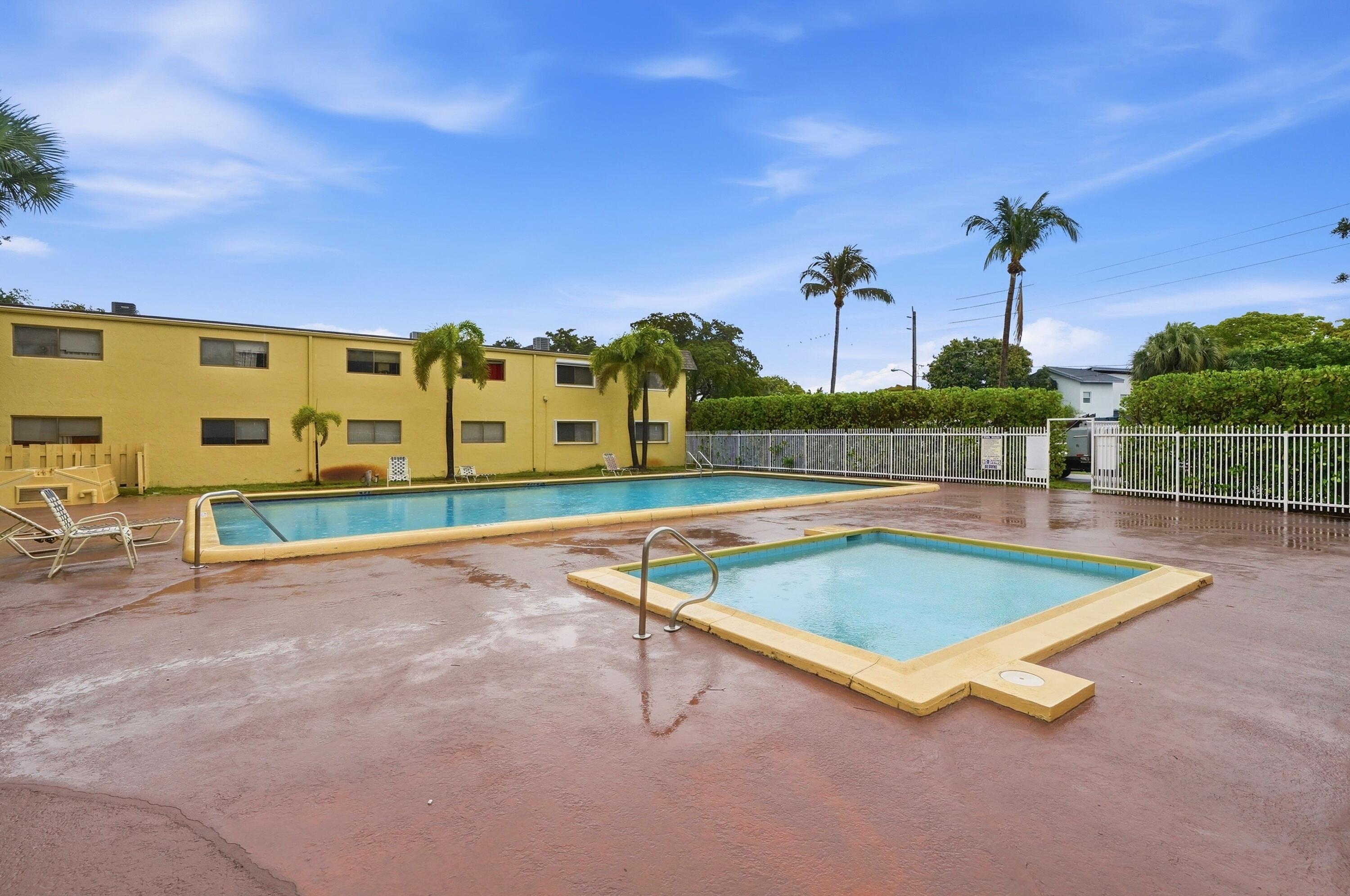 VILLAGE TOWNHOUSE-POMPANO BEACH - Residential