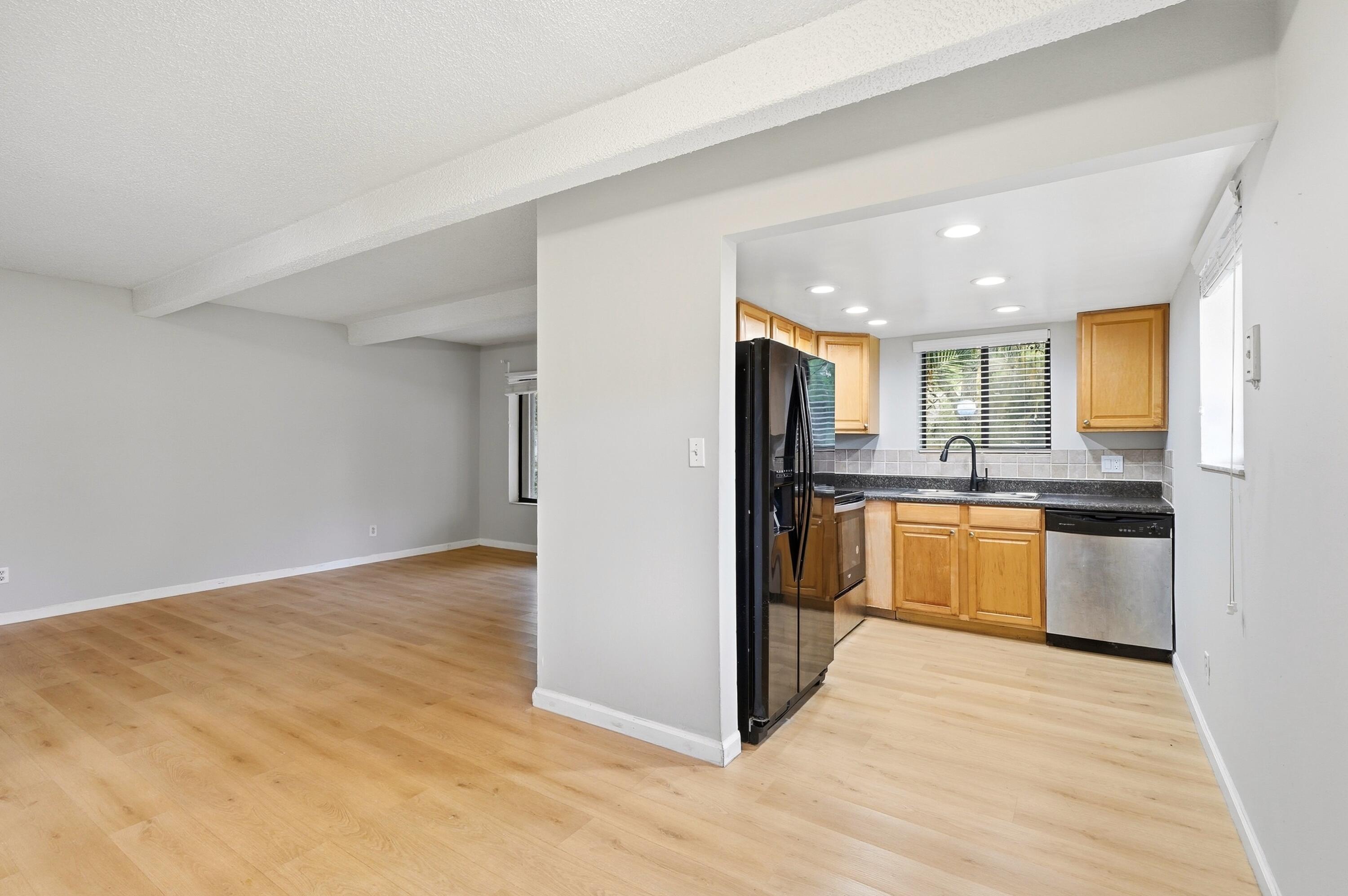 VILLAGE TOWNHOUSE-POMPANO BEACH - Residential