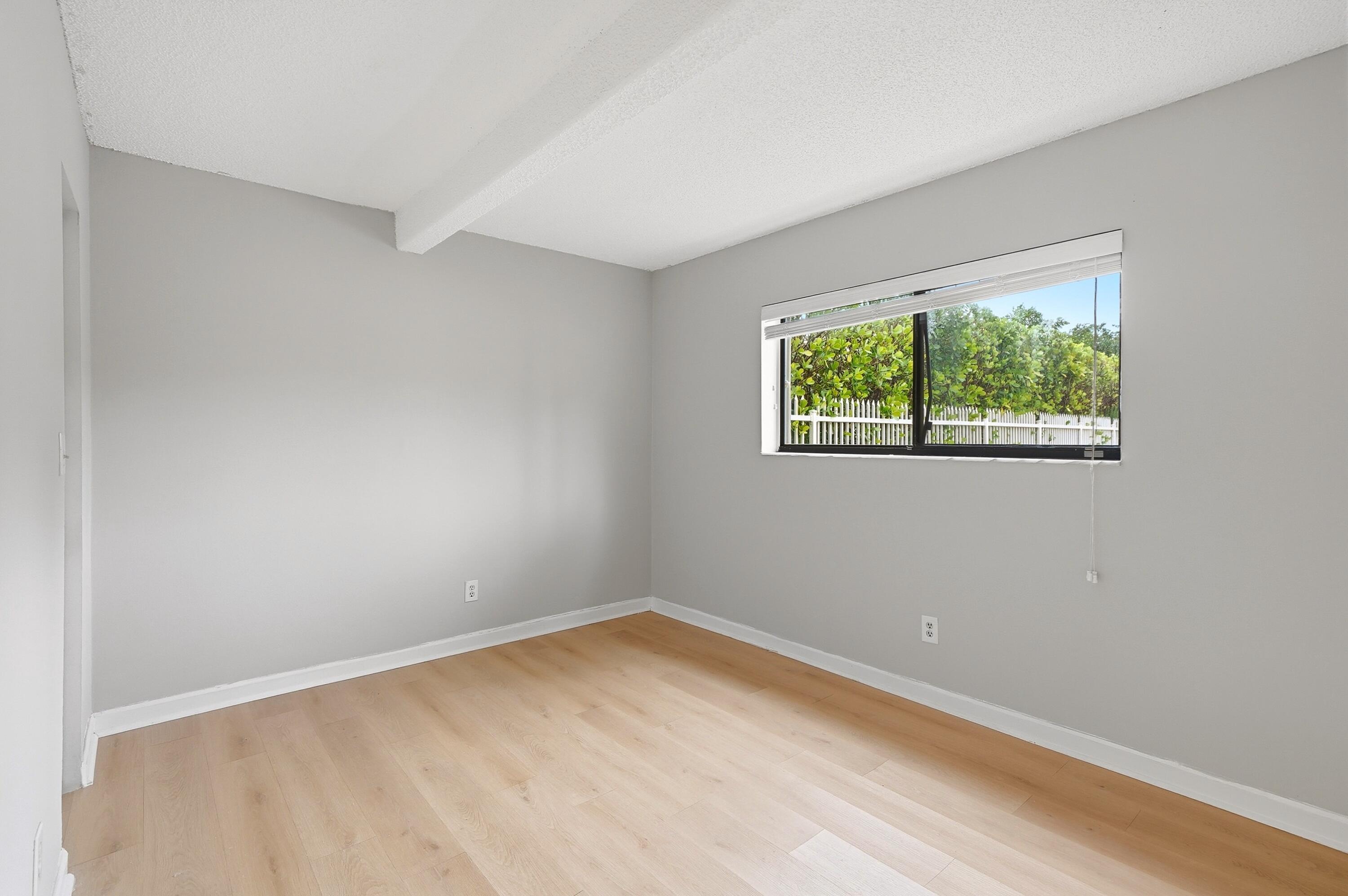 VILLAGE TOWNHOUSE-POMPANO BEACH - Residential