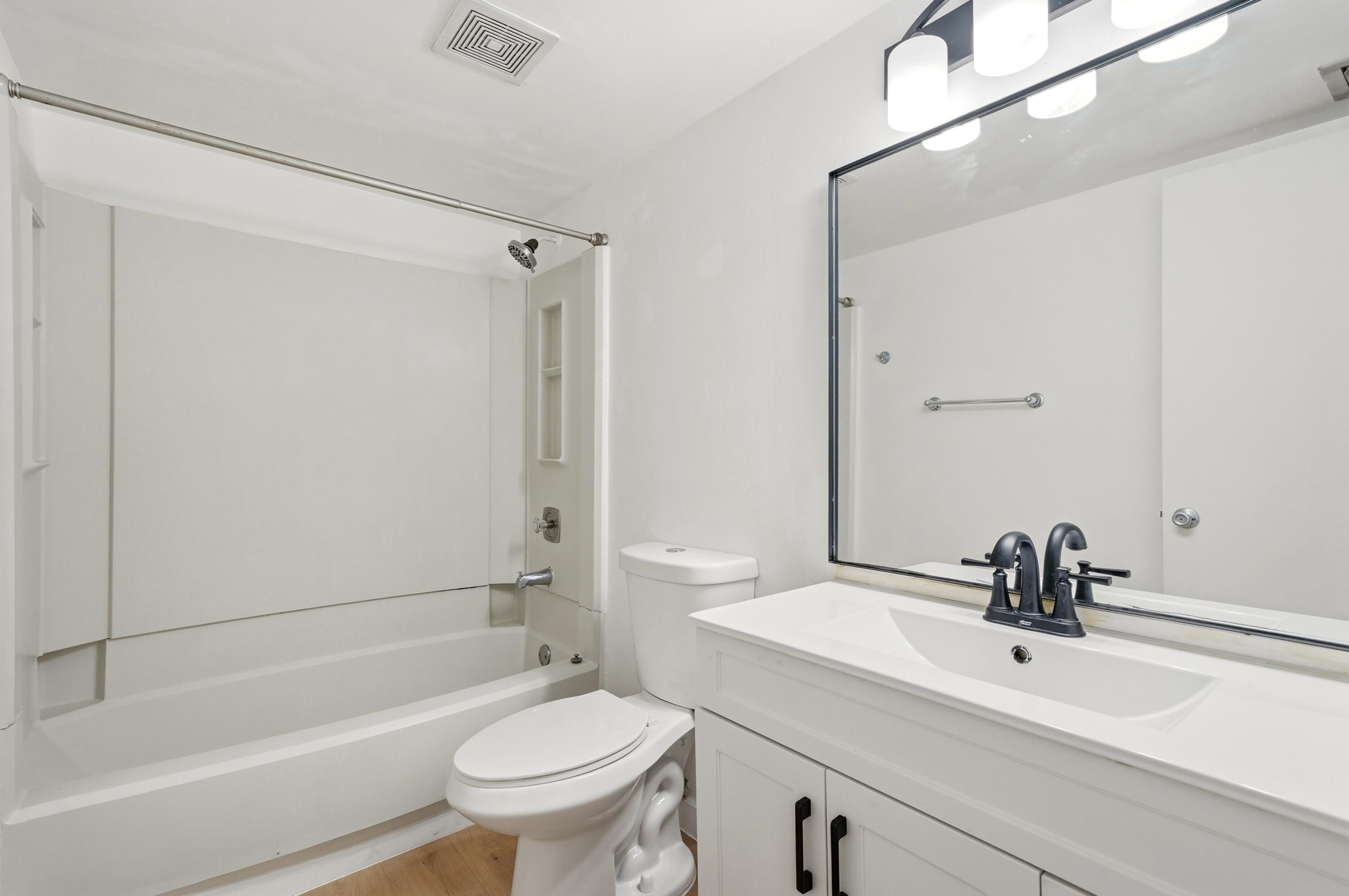 VILLAGE TOWNHOUSE-POMPANO BEACH - Residential