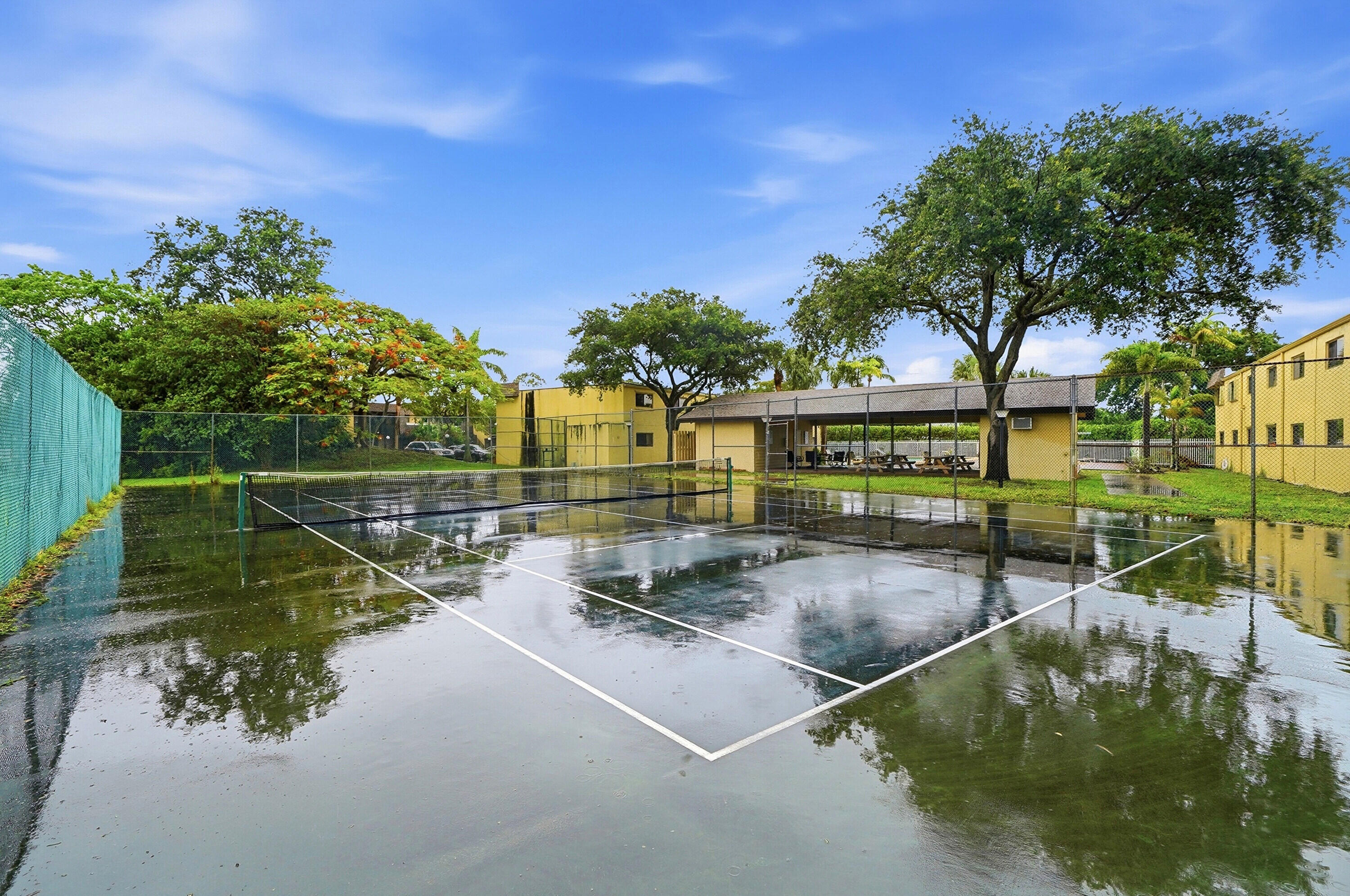 VILLAGE TOWNHOUSE-POMPANO BEACH - Residential