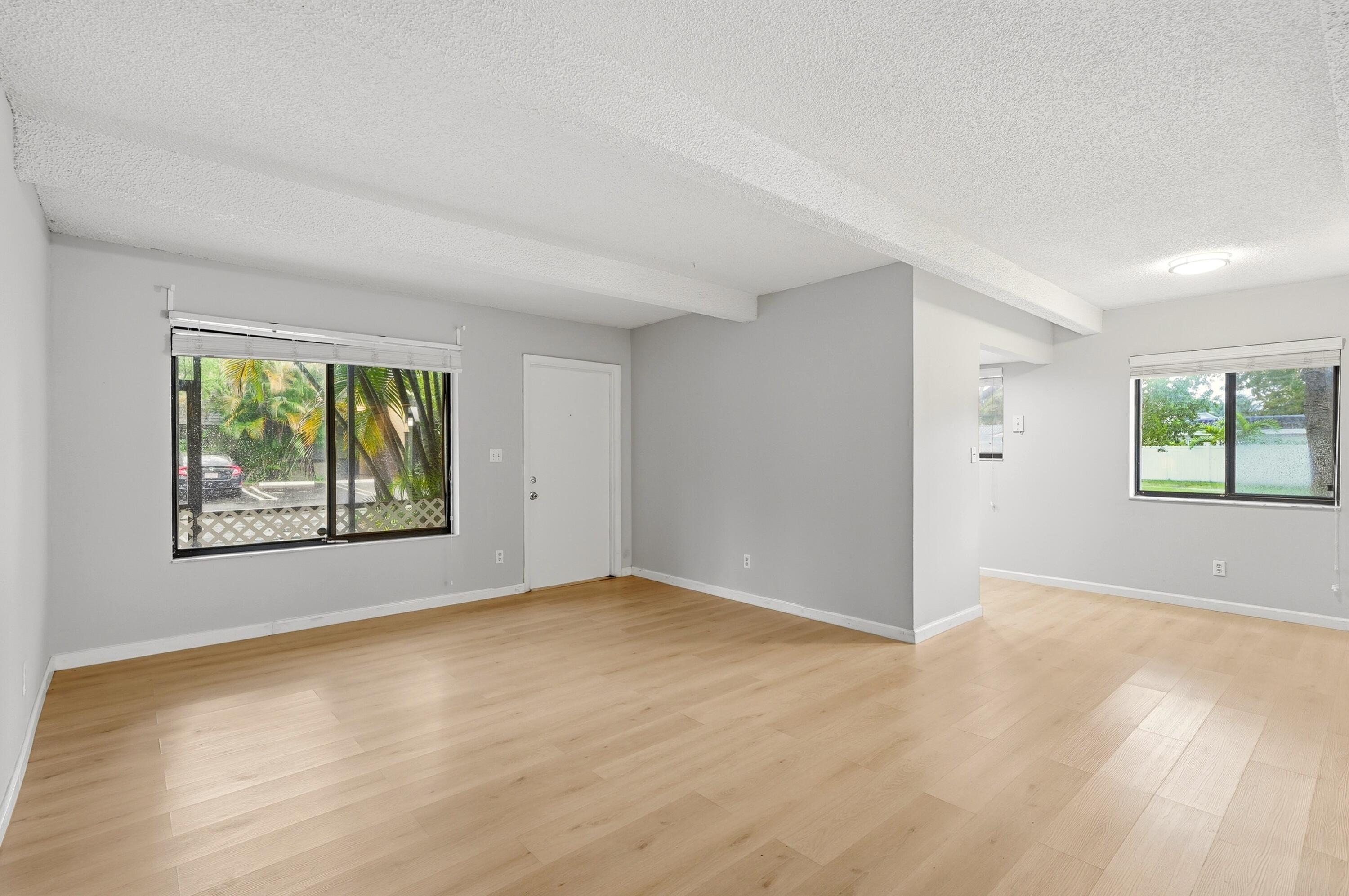 VILLAGE TOWNHOUSE-POMPANO BEACH - Residential